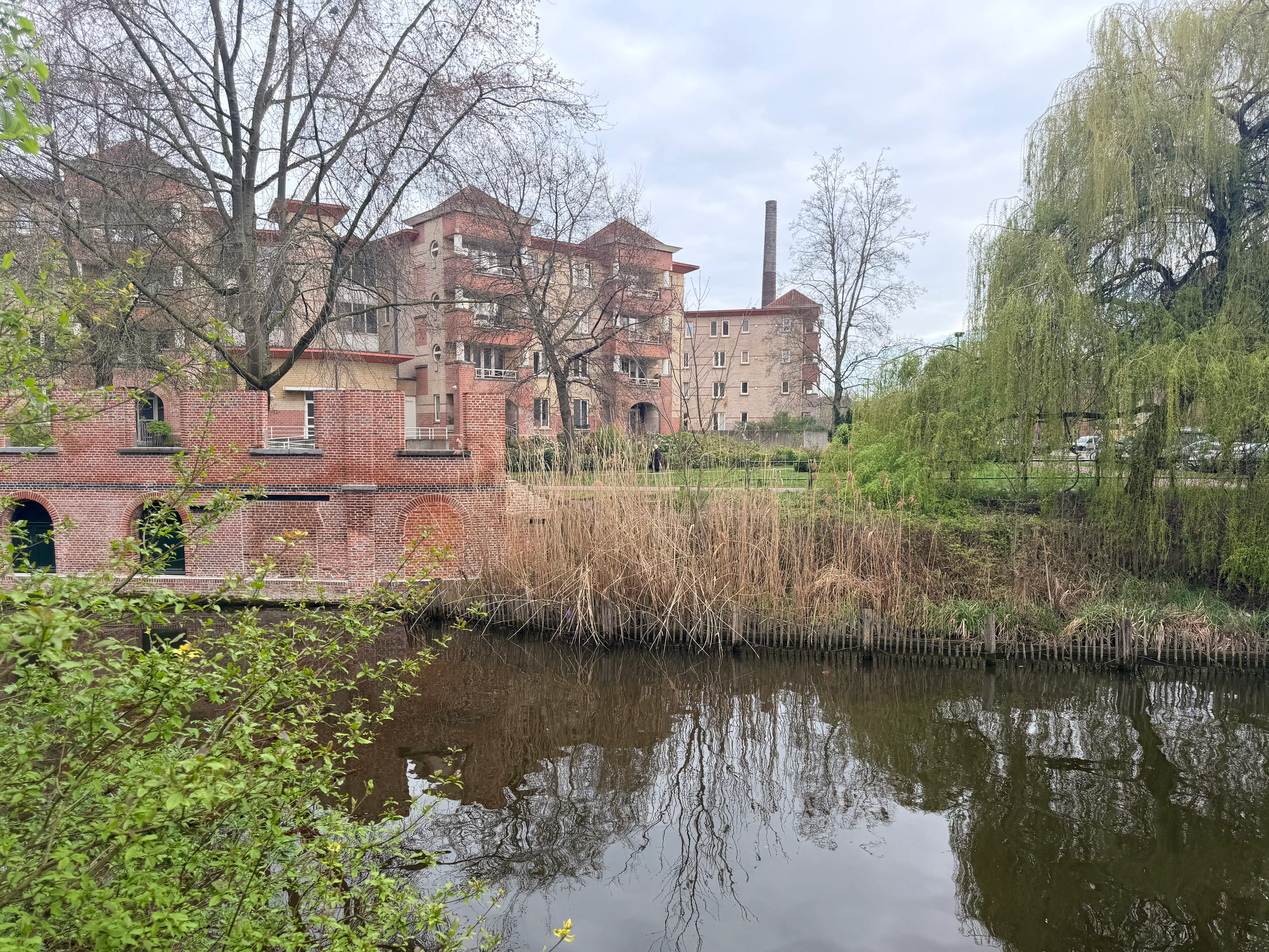 --- NIEUW ---&nbsp;Instapklaar appartement met garagebox en terras nabij het Rabot / Prinsenhof . foto {{pictureIndex}}