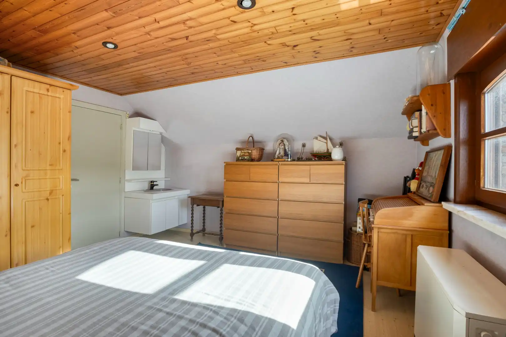 Alleenstaande woning in een doodlopende straat in een residentiële wijk! foto 22