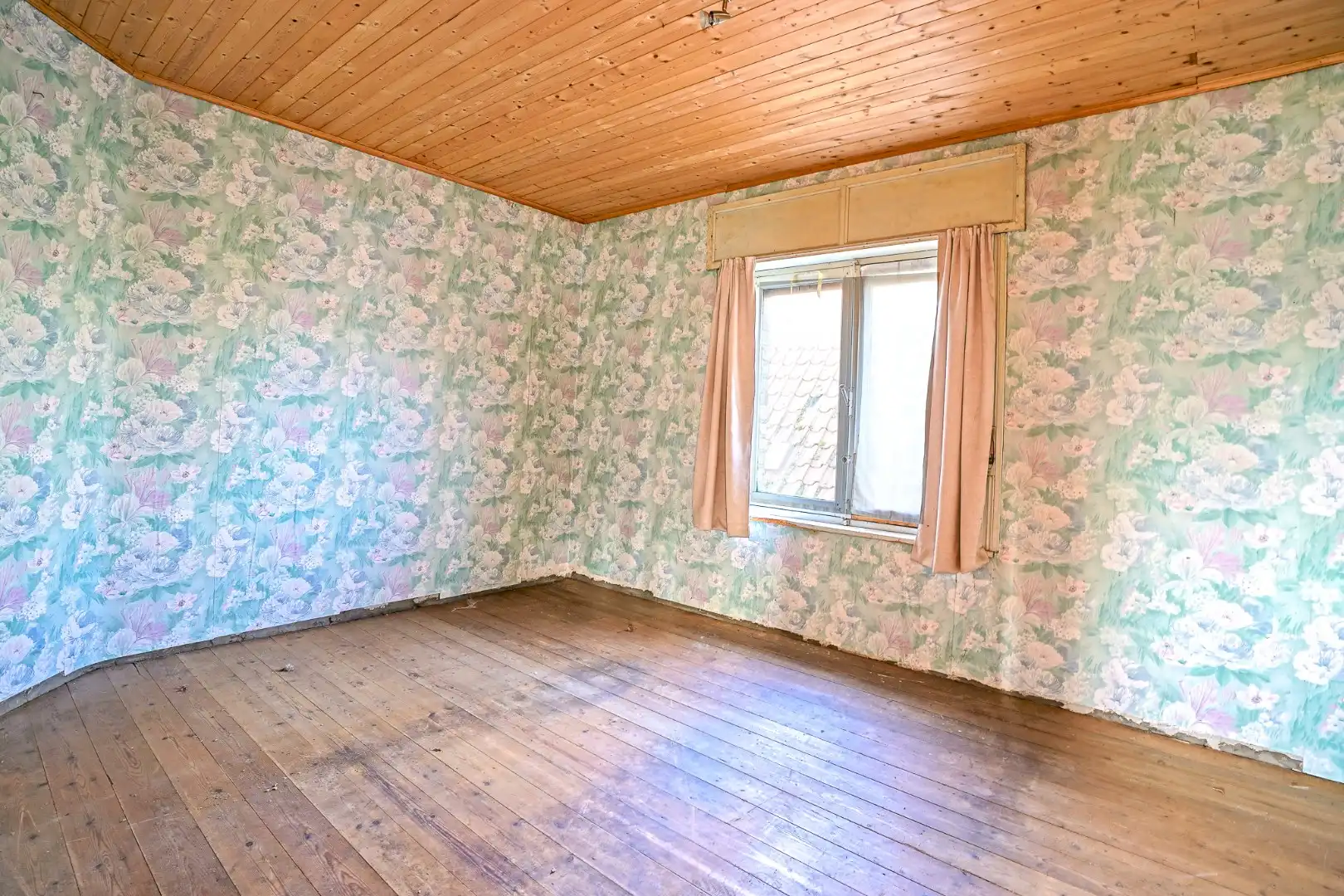 Te renoveren woning met 5 slaapkamers op 8.102 m²  te Diksmuide! foto 6