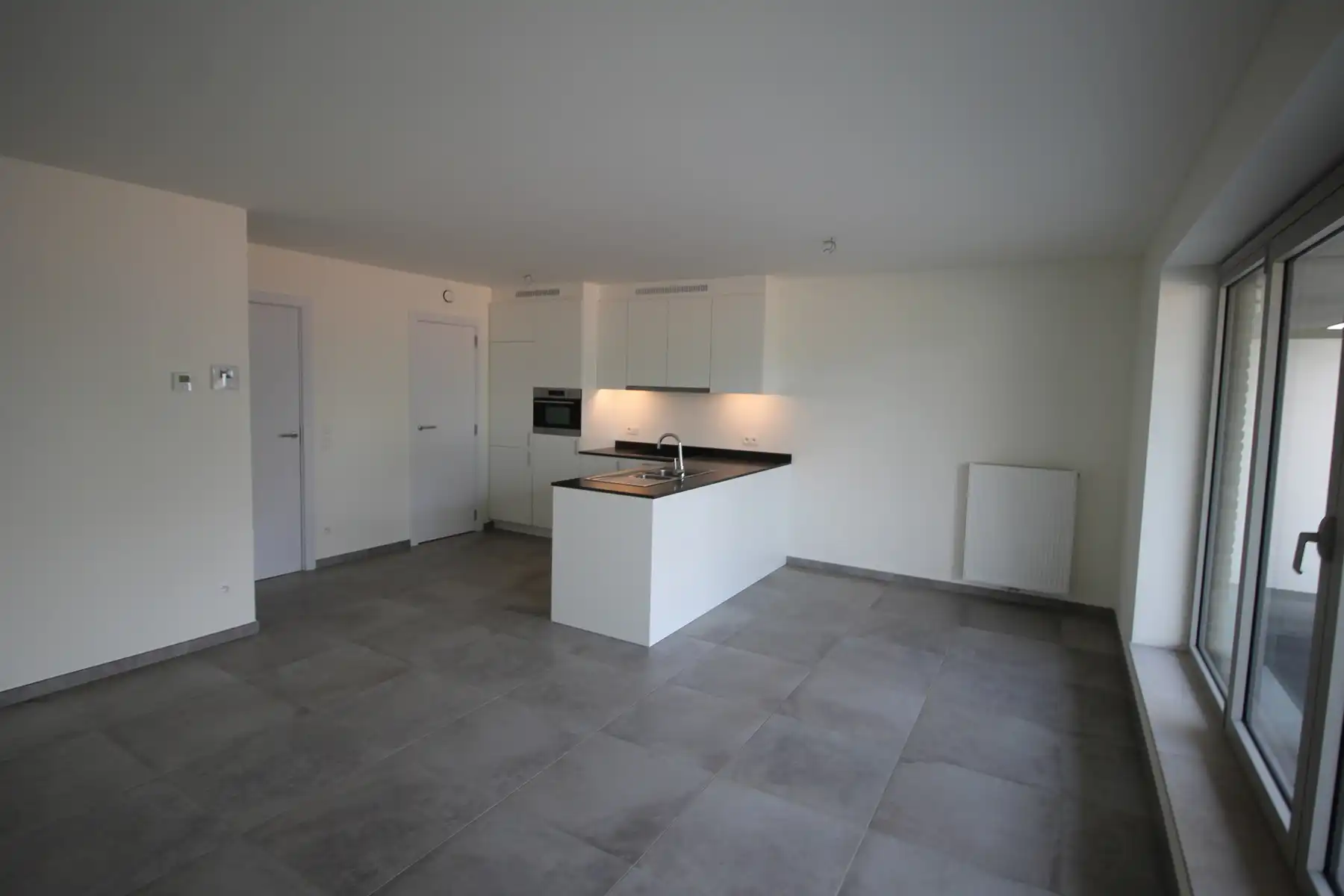 Knap appartement op de 1ste verdieping met 2 slaapkamers, terras en autostaanplaats. foto 2