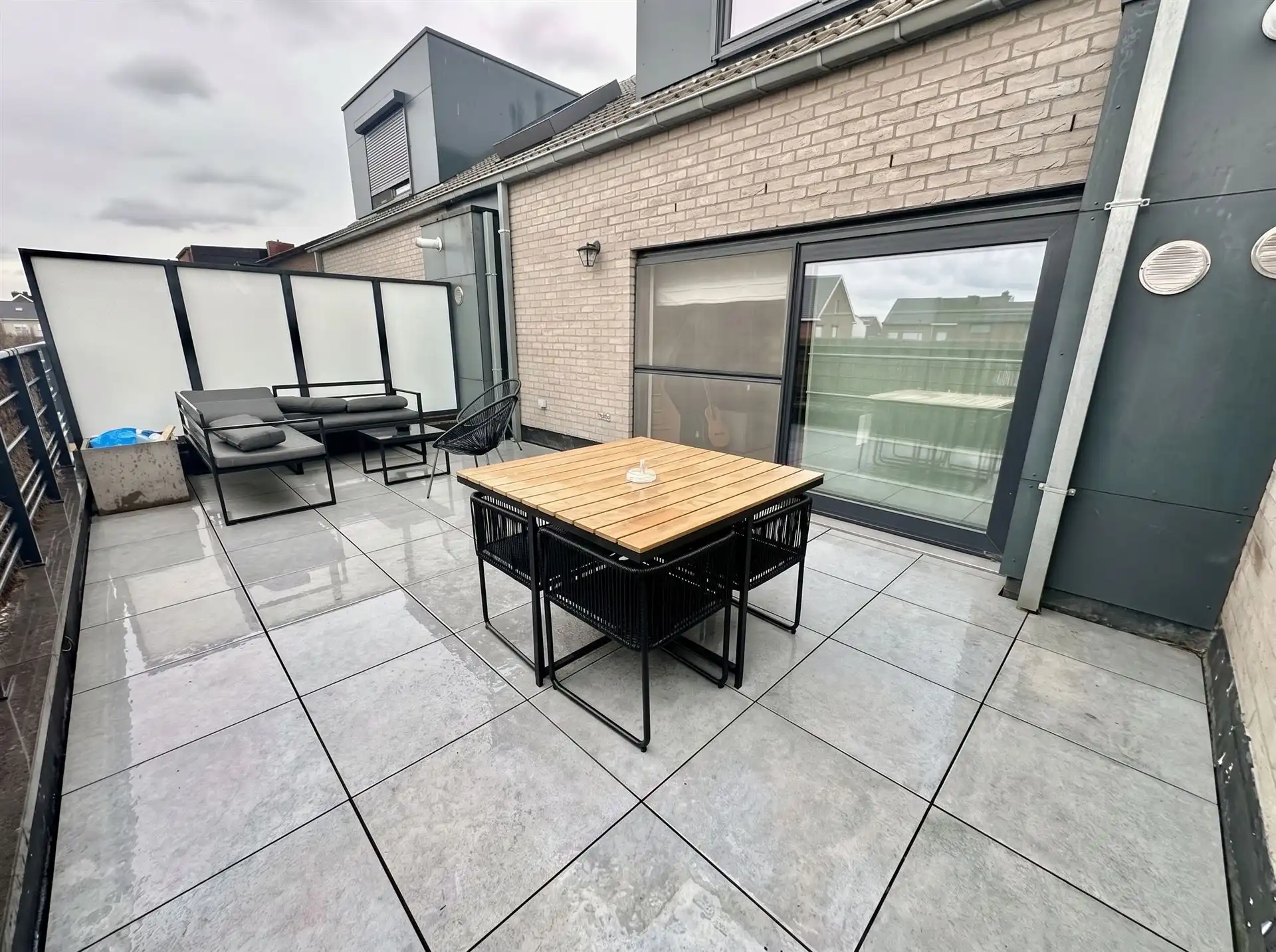 Duplex appartement met 2 slaapkamers, garage en terras. foto 16