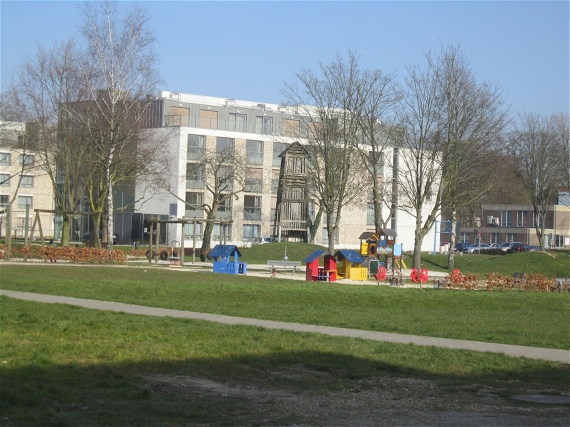 Appartement met 2 slaapkamers, terras, lift, parkeergarage!  foto 16