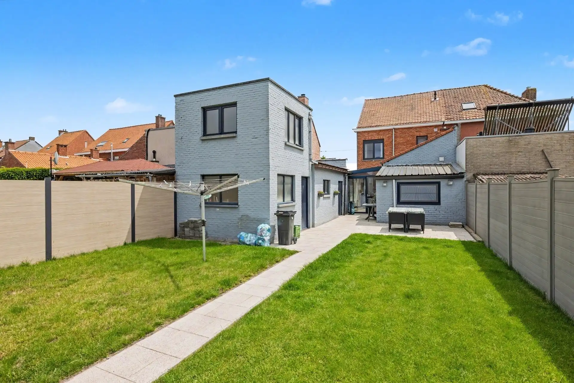 Goed gelegen halfopen bebouwing met ruime oprit, 3 slaapkamers en tuin foto 22
