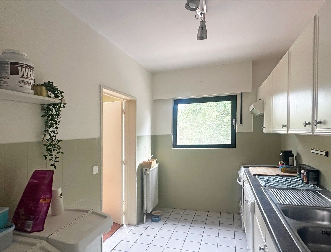 Gunstig centraal gelegen 2-slaapkamerappartement met garagebox foto 6