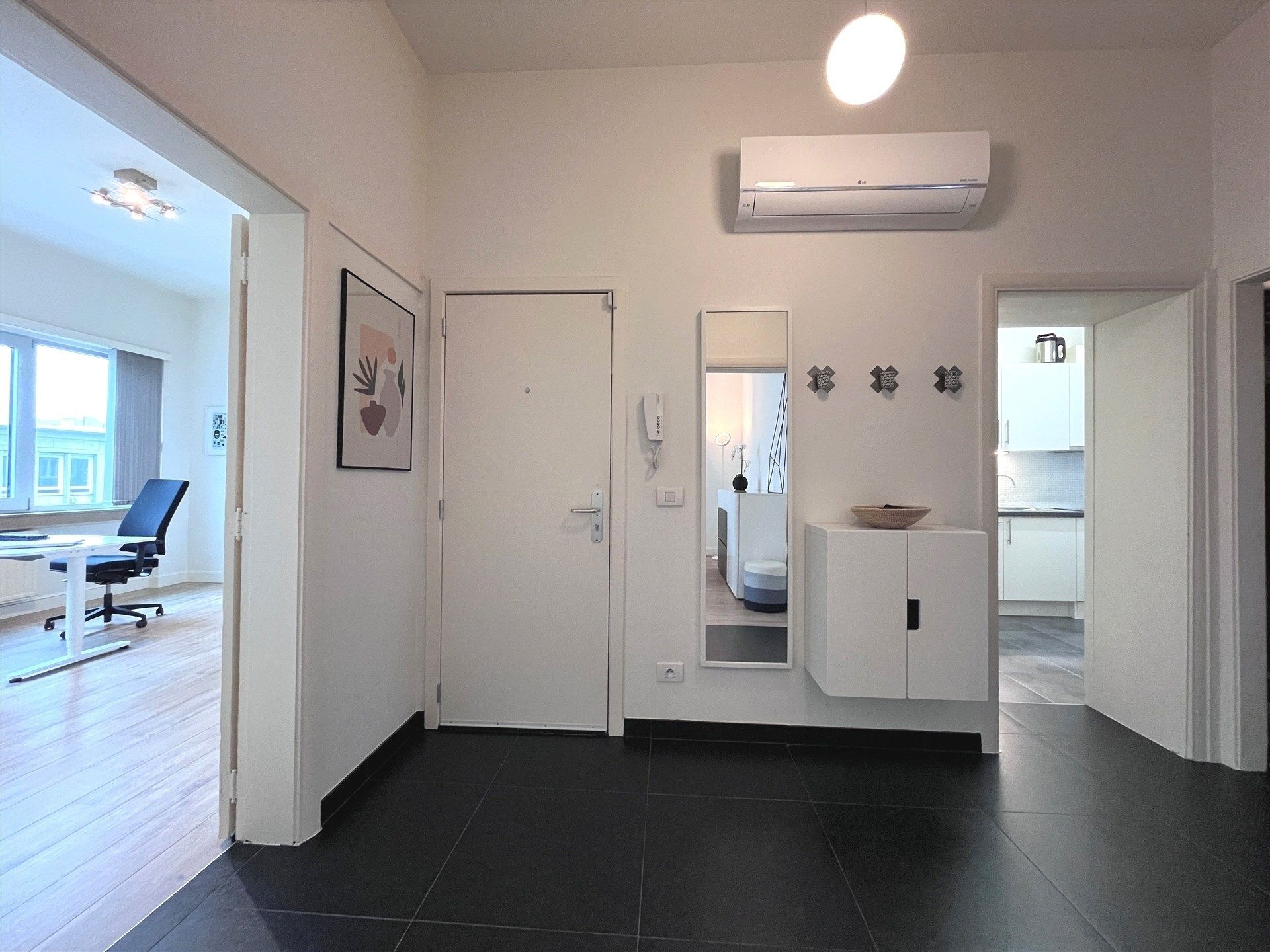 Licht en ruim appartement met hoge plafonds (3,10 m)! foto 7
