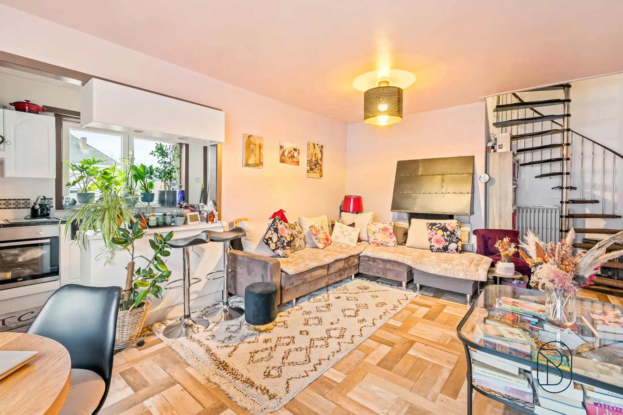 Topgelegen opbrengsteigendom: 3 appartementen en 3 garages foto 12