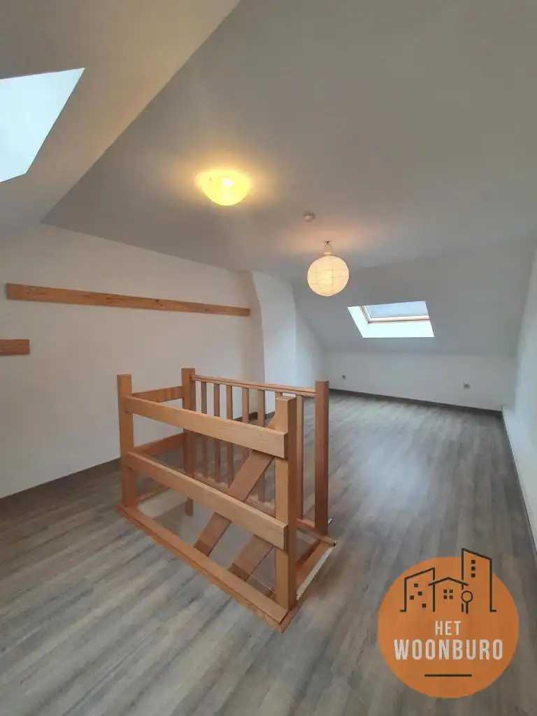 Gerenoveerde rijwoning met terras en tuintje foto 16