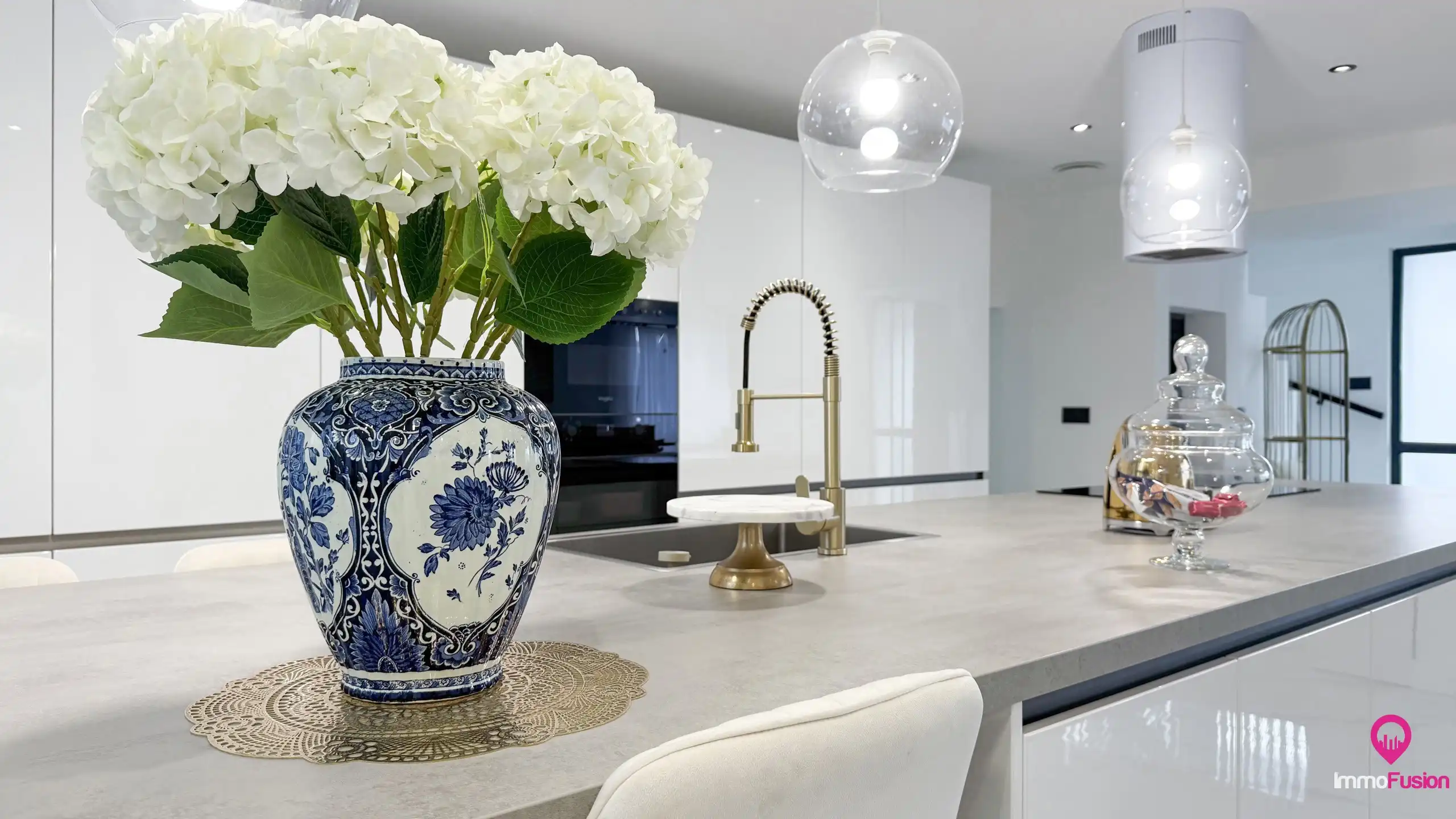 Ruime villa van 256m² met 6 slpks, garage en overdekt terras foto 4