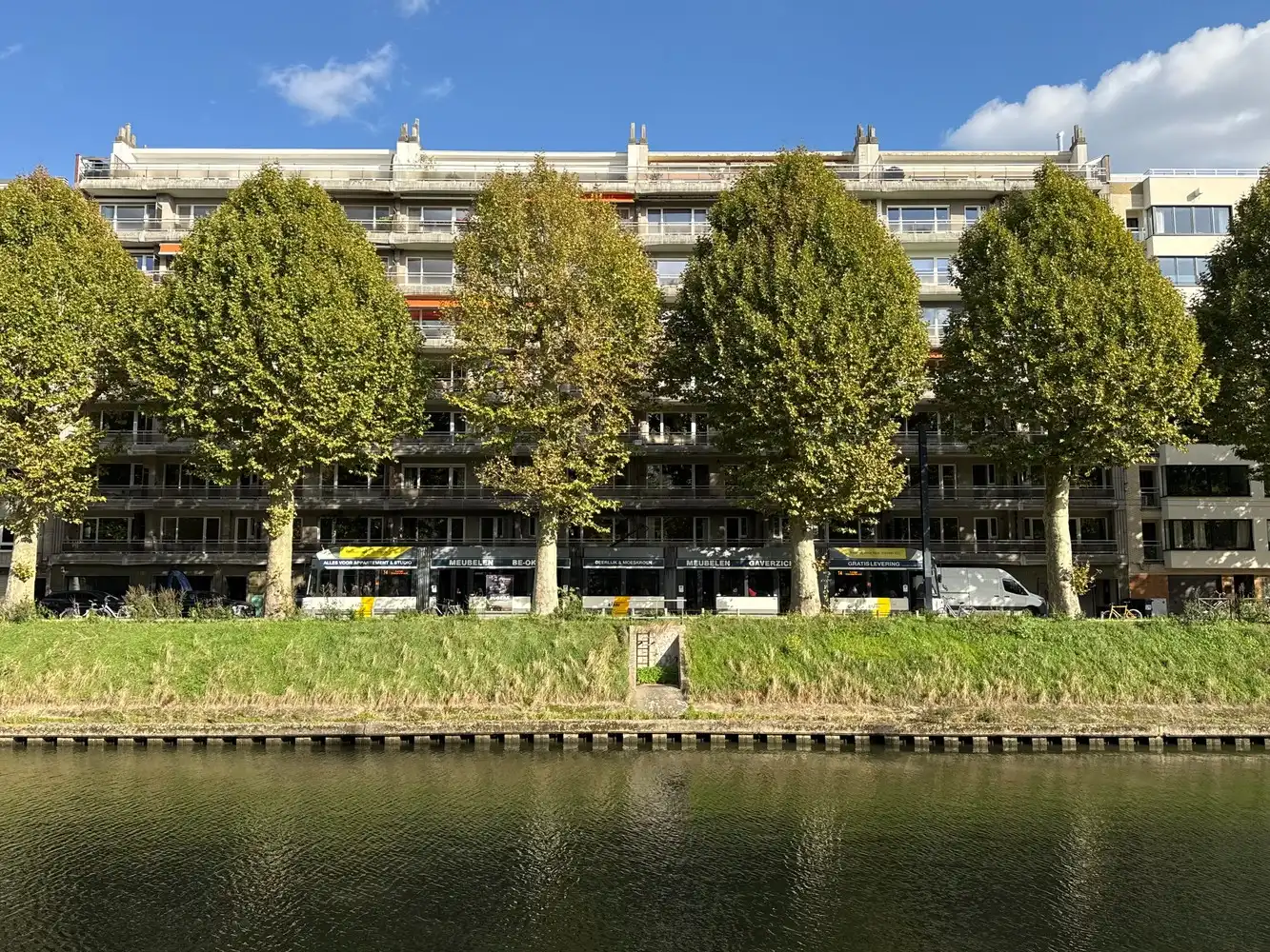 Bijzonder aantrekkelijk gerenoveerd appartement langs de Coupure met hoogwaardig gerenoveerd interieur en twee terrassen foto 29