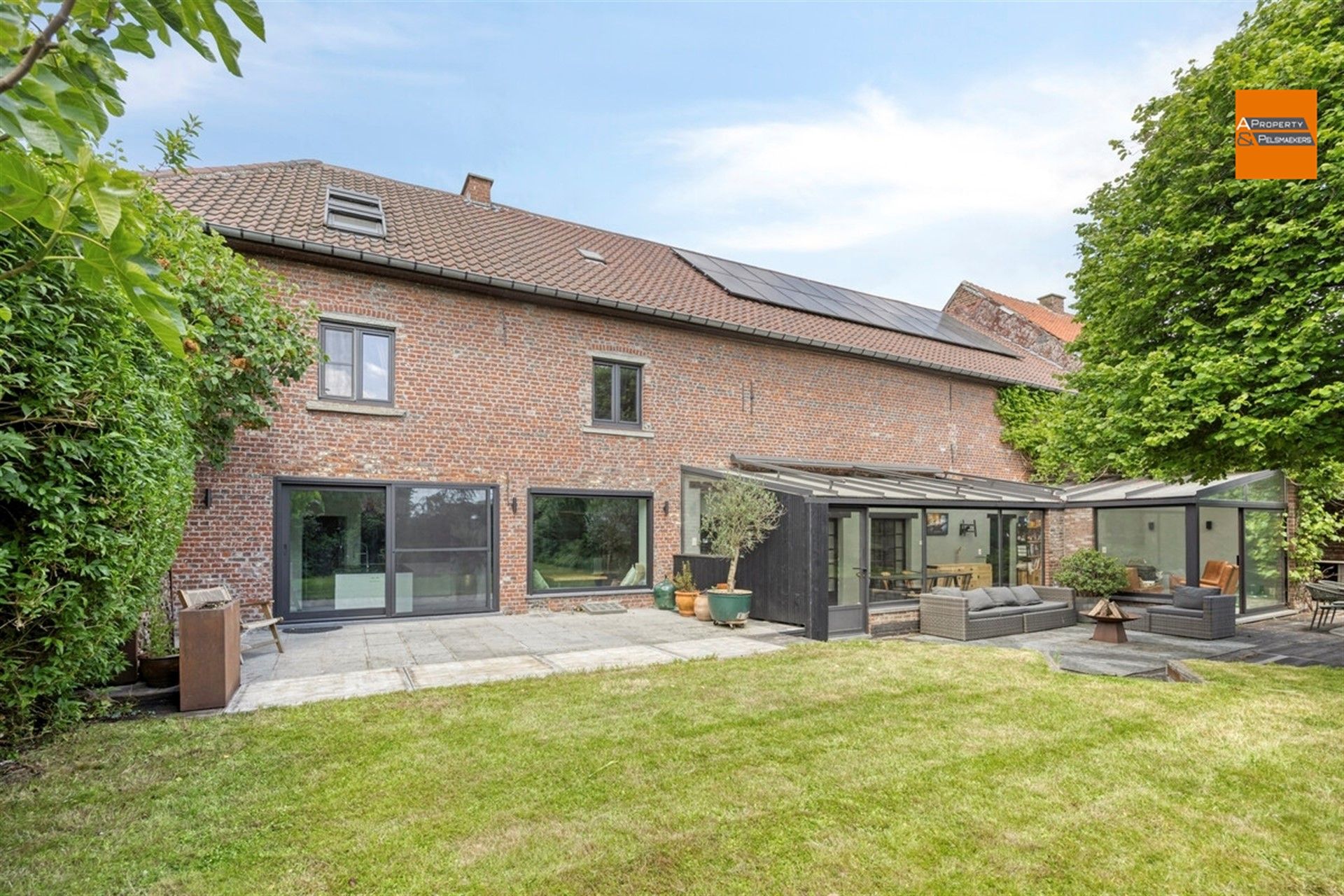Eigendom met karakter en ruimte, 4 slaapkamers en  prachtige tuin foto 6