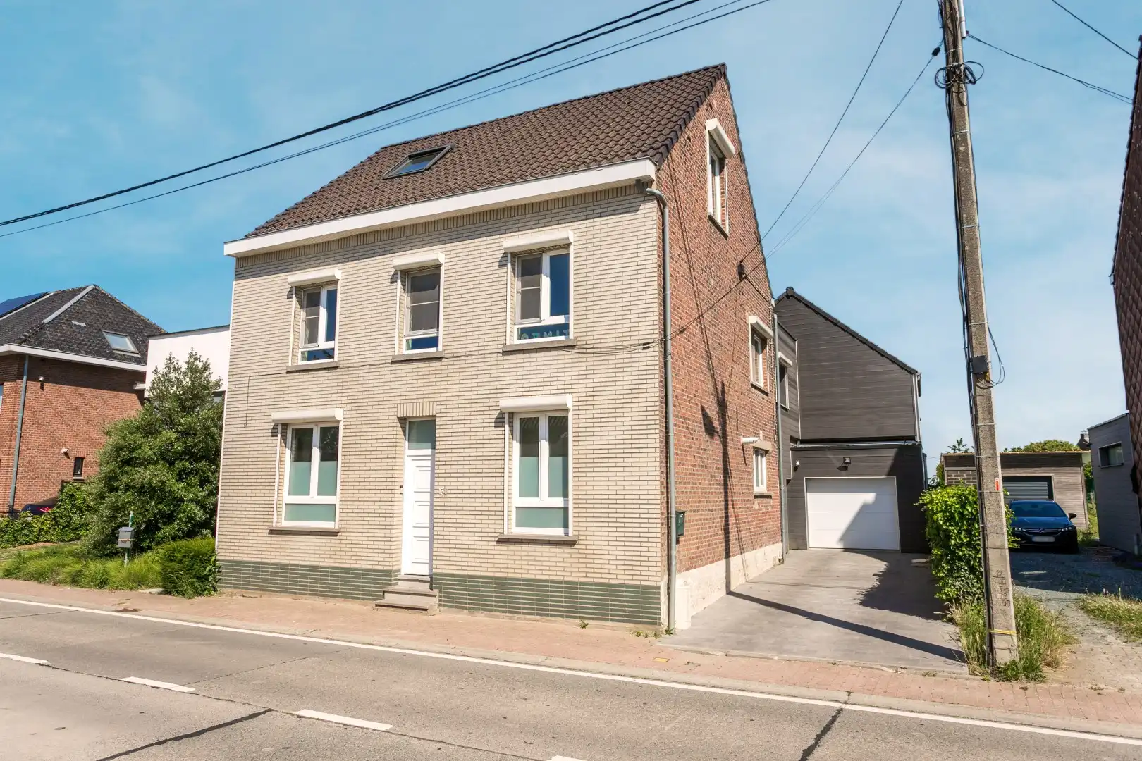 Energiezuinige gezinswoning met 5 slpk te Sint-Pieters-Leeuw foto {{pictureIndex}}