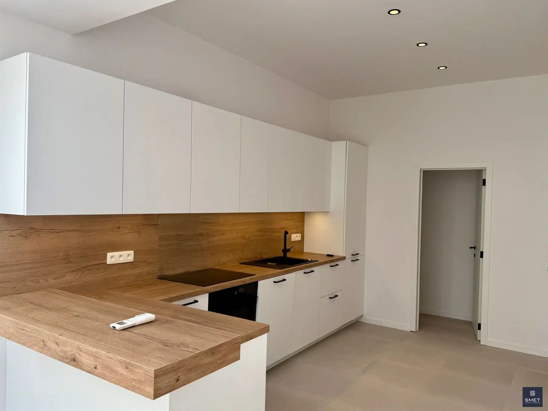 RUIME, VOLLEDIG GERENOVEERDE WONING MET 3 SLPKS foto 6