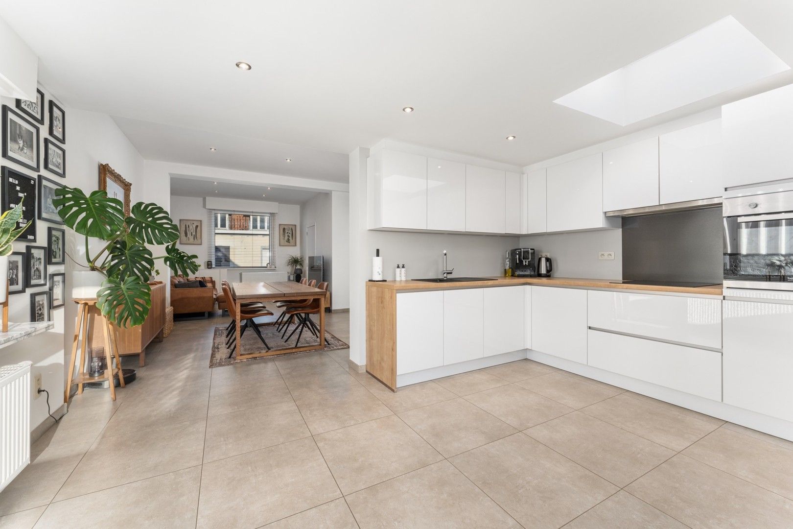 Instapklare woning met 2 slaapkamers op centrale ligging te Zwevezele! foto {{pictureIndex}}