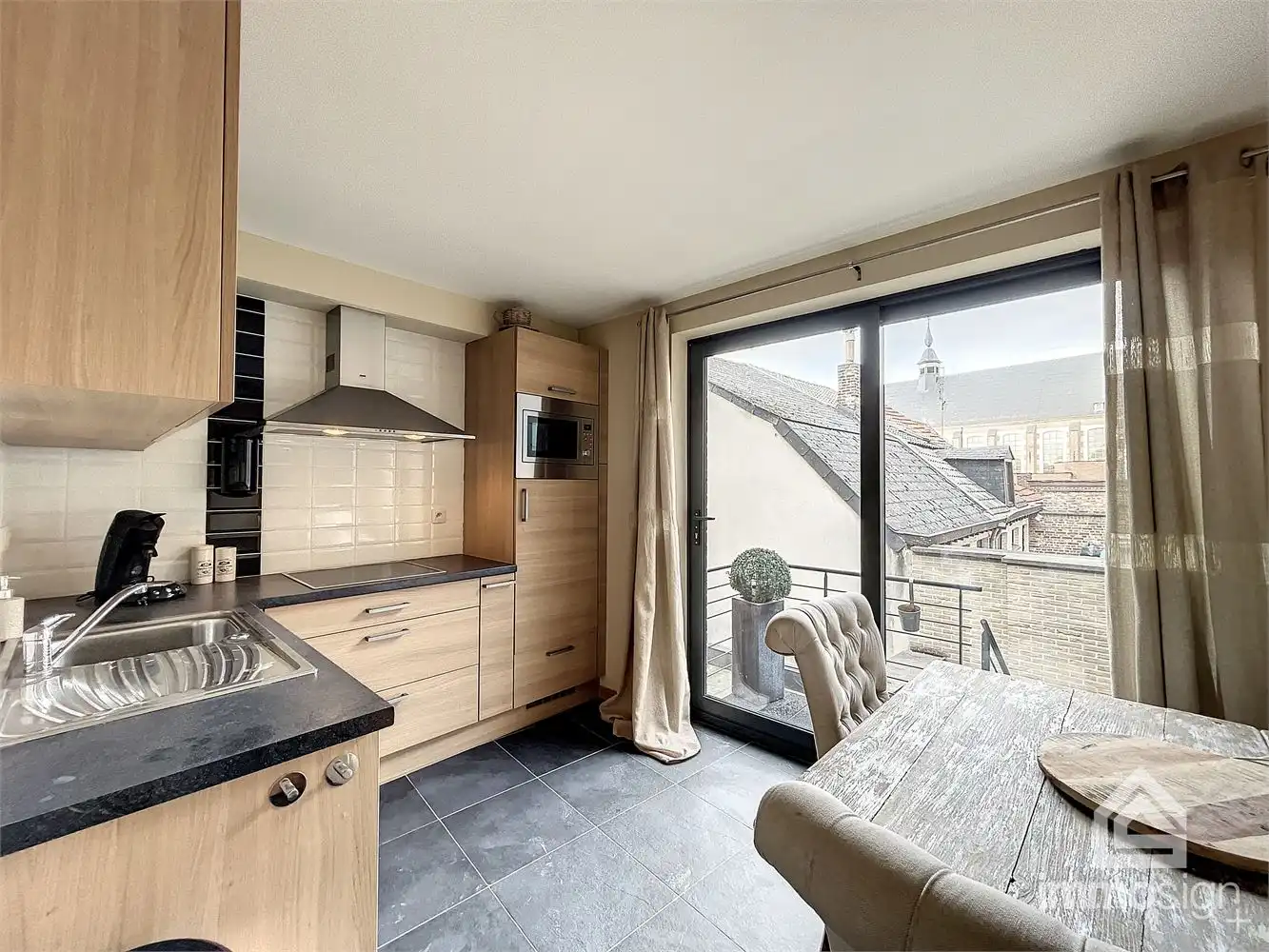 Prachtig handelspand met duplex midden in het centrum van Maaseik! foto 3