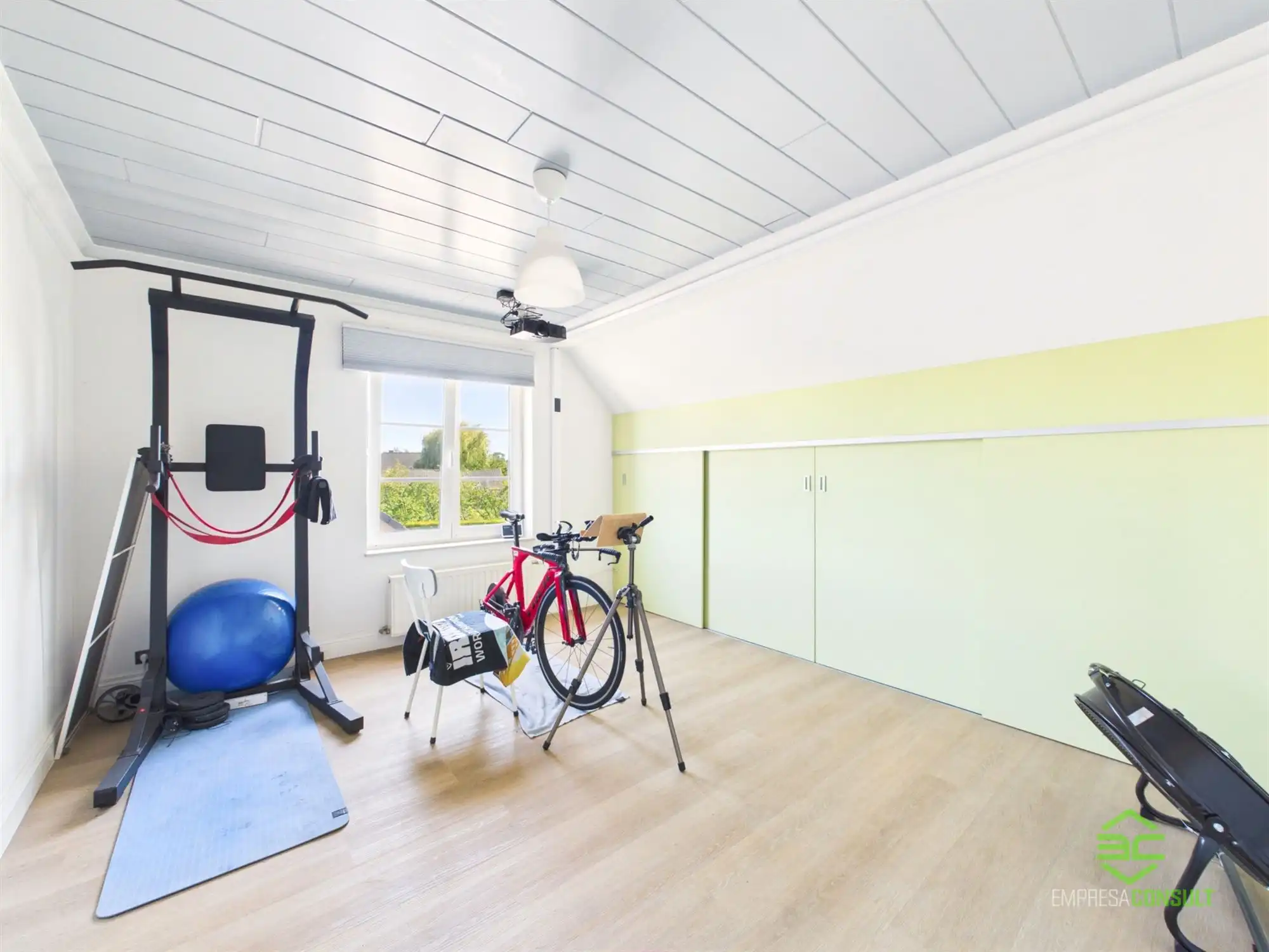 Ruime woning met 4/5 slpk en dubbele garage op 12a 50ca! foto 21
