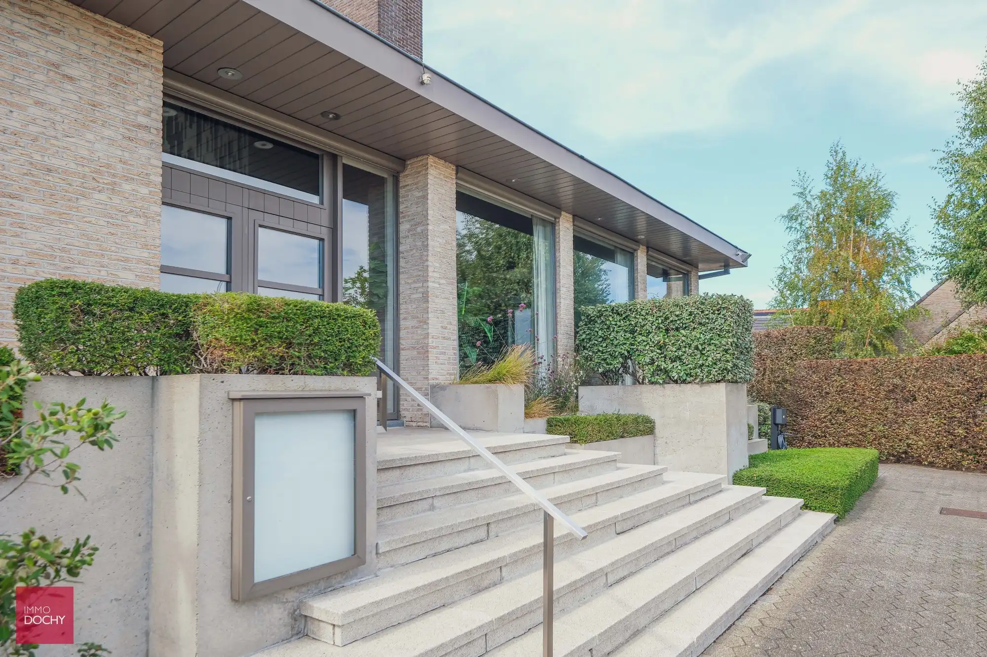 Commercieel gelegen handelspand / bureelgebouw /horecazaak te Izegem foto 6