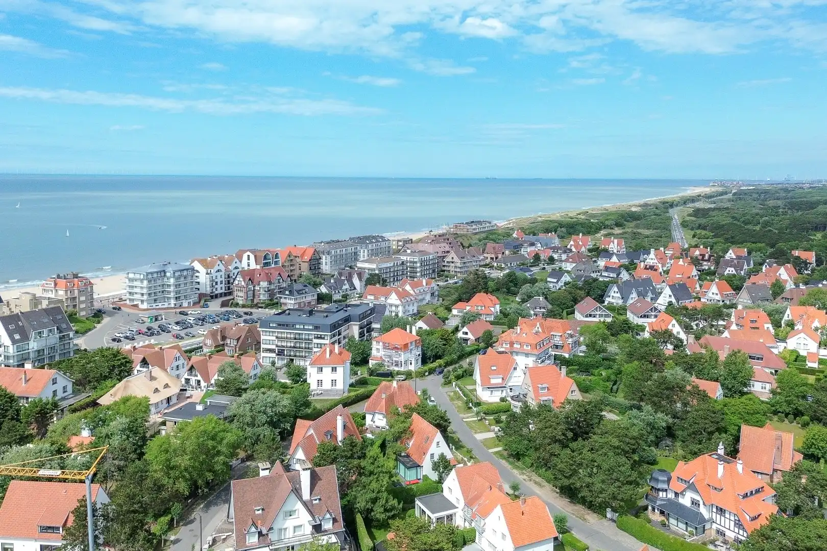 Hoofdfoto van de publicatie: Karaktervolle kustvilla op toplocatie nabij strand en centrum van De Haan
