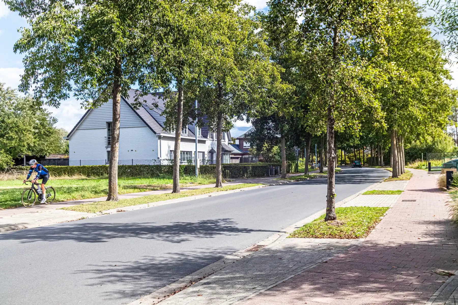 Ruim appartement met 2 slaapkamers, zonnig terras en garage foto 16