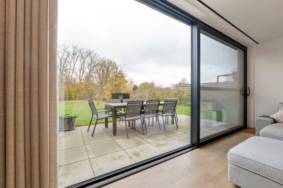 MODERNE HALFOPEN BEBOUWING MET INPANDIGE GARAGE EN RUIME TUIN IN SINT-TRUIDEN foto 14