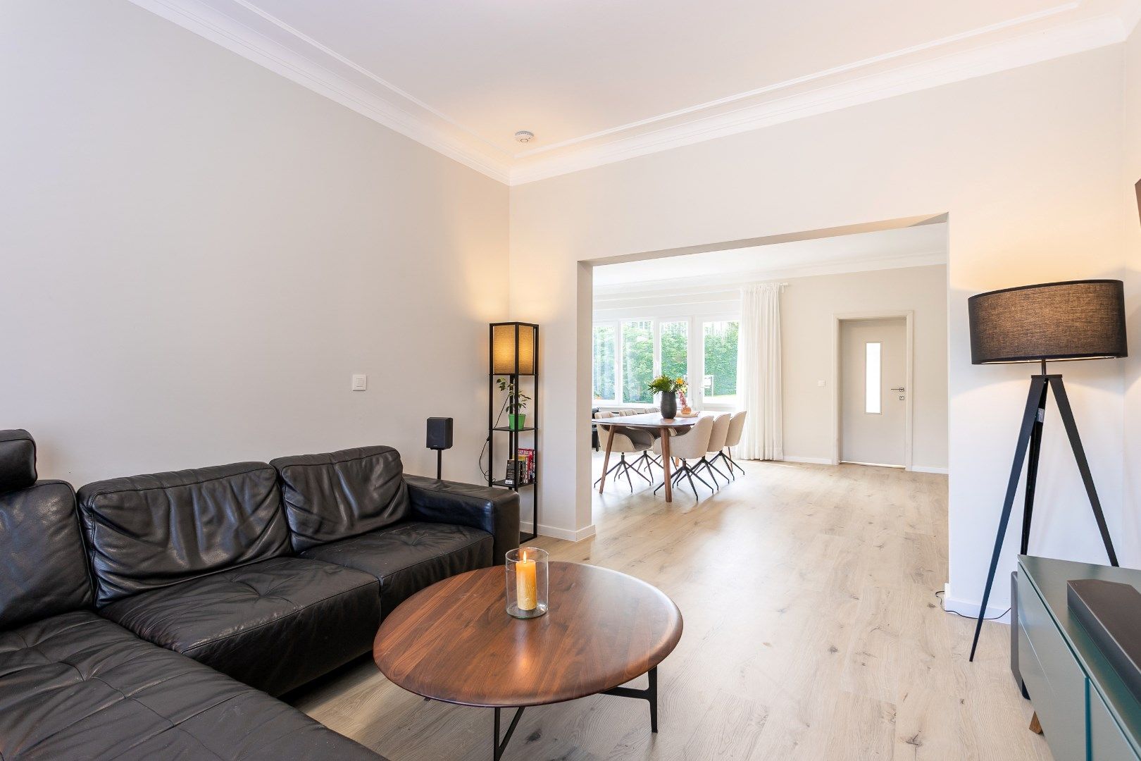 Instapklare woning te Dworp met 5 slkp., garage en tuin foto 3