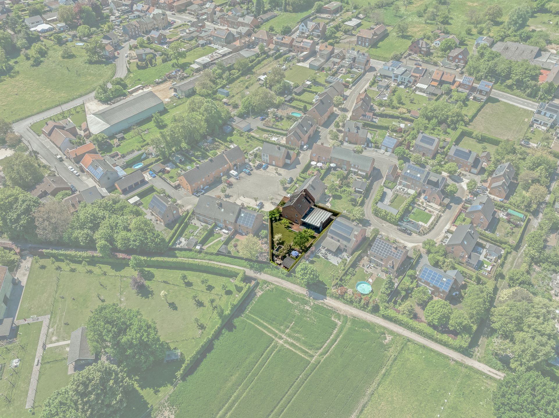 Instapklare woning met tuingerichte aanbouw foto 44