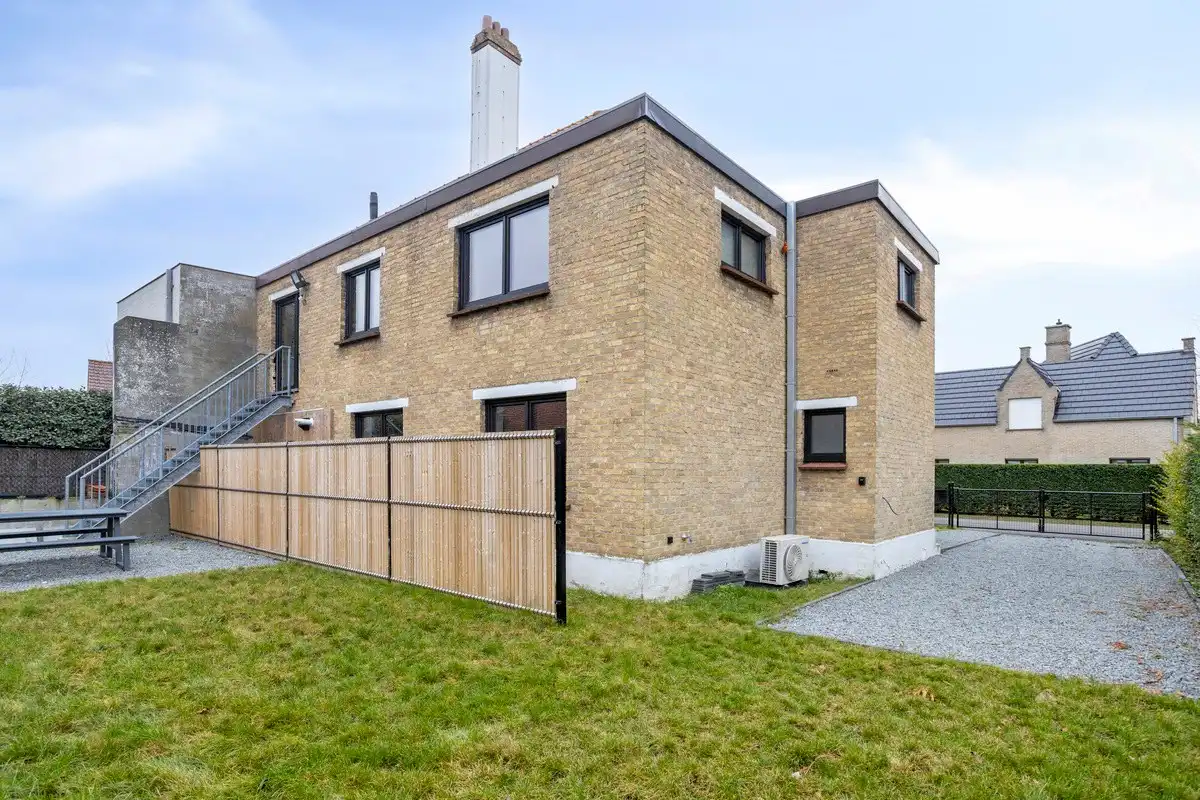 VOLLEDIG GERENOVEERD HUIS OPGESPLITST IN 2 PRACHTIGE APPARTEMENTEN foto 5