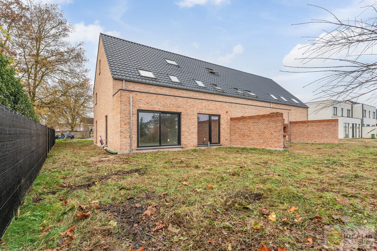PRACHTIGE NIEUWBOUWWONING (GRONDAANDEEL €116.000,00 + 12% REGISTRATIERECHTEN EN CONSTRUCTIE € 277.000,00 + 21% BTW) MET EEN HEERLIJK LICHTRIJKE WOONKAMER MET OPEN KEUKEN MET AANSLUITEND BERGPLAATS, BUREEL, INPANDIGE GARAGE, 3 SLAAPKAMERS, EEN RUIME BADKAMER VOORZIEN VAN ALLE COMFORT! EEN HEERLIJK RUIM HUIS MET INPANDIGE GARAGE, EEN LEUKE TUIN, OP EEN GEGEERDE LOCATIE NABIJ HET CENTRUM VAN REPPEL! foto 21