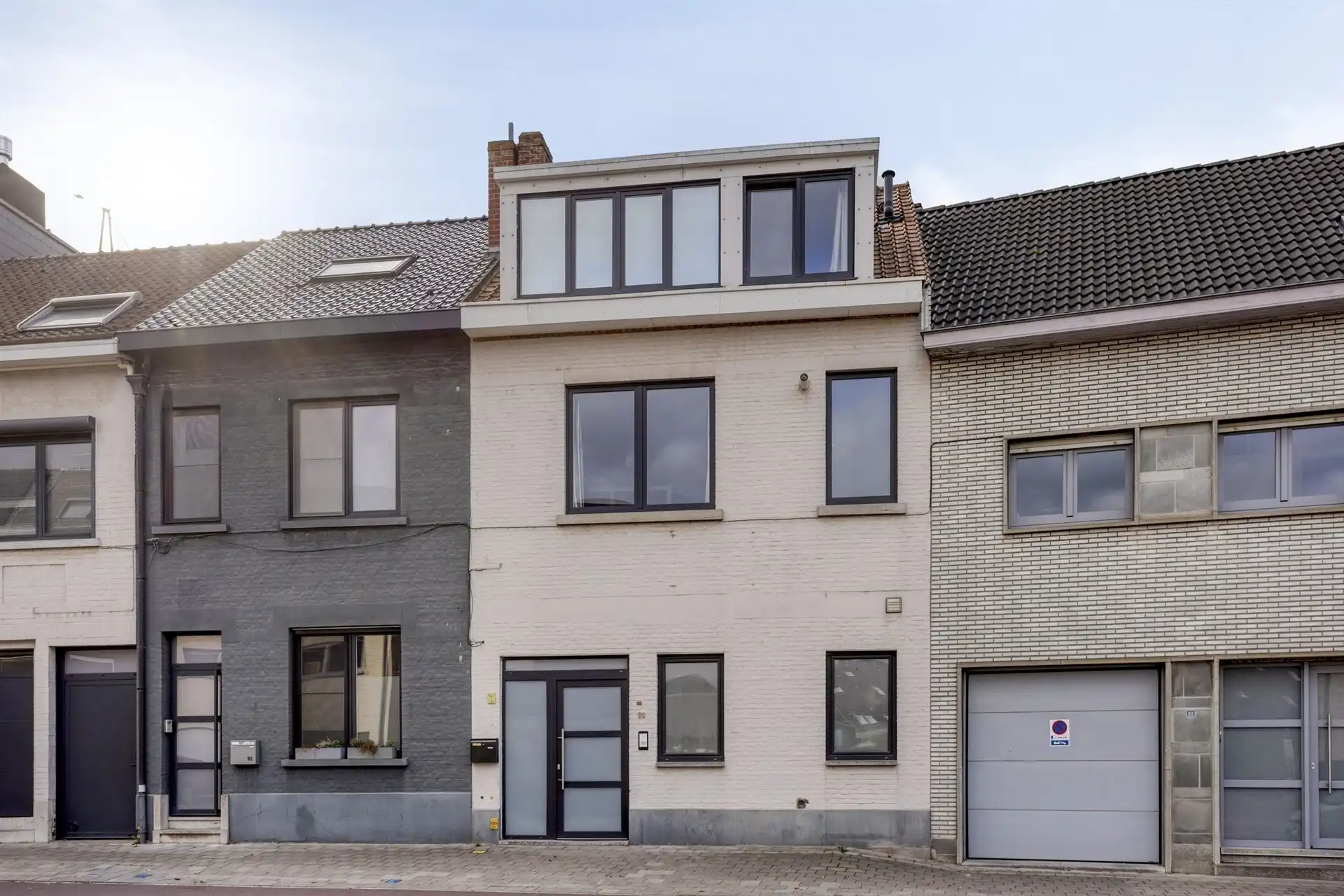 Woning met overvloed aan ruimte en potentieel foto 2