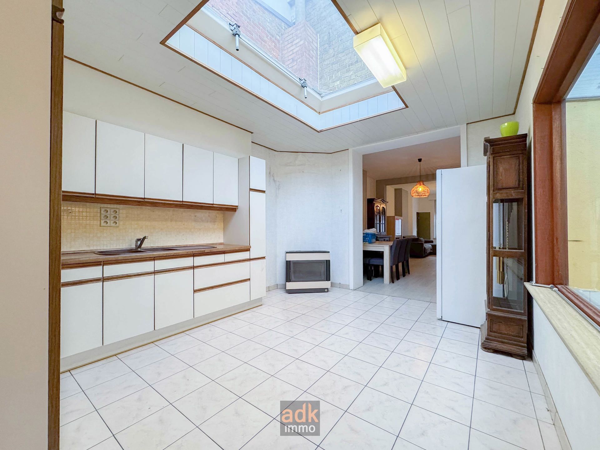 Herenhuis te koop met zuidwest gerichte tuin en parkeerplaats. Vernieuwd dak, nieuwe elektriciteit & nieuwe aardgas-CV foto 10