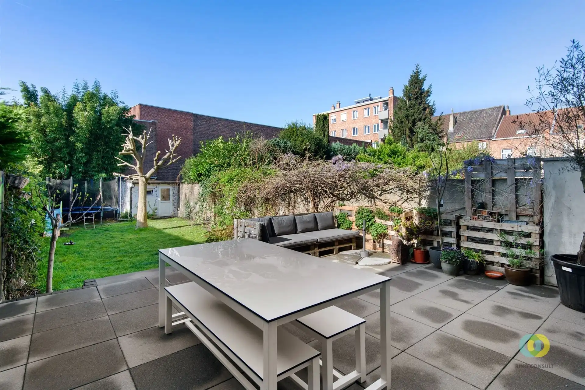 Charmante eengezinswoning met tuin foto 7