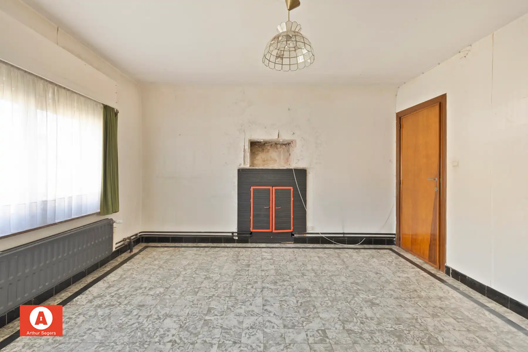Te renoveren open bebouwing met 4 slaapkamers op toplocatie foto 18