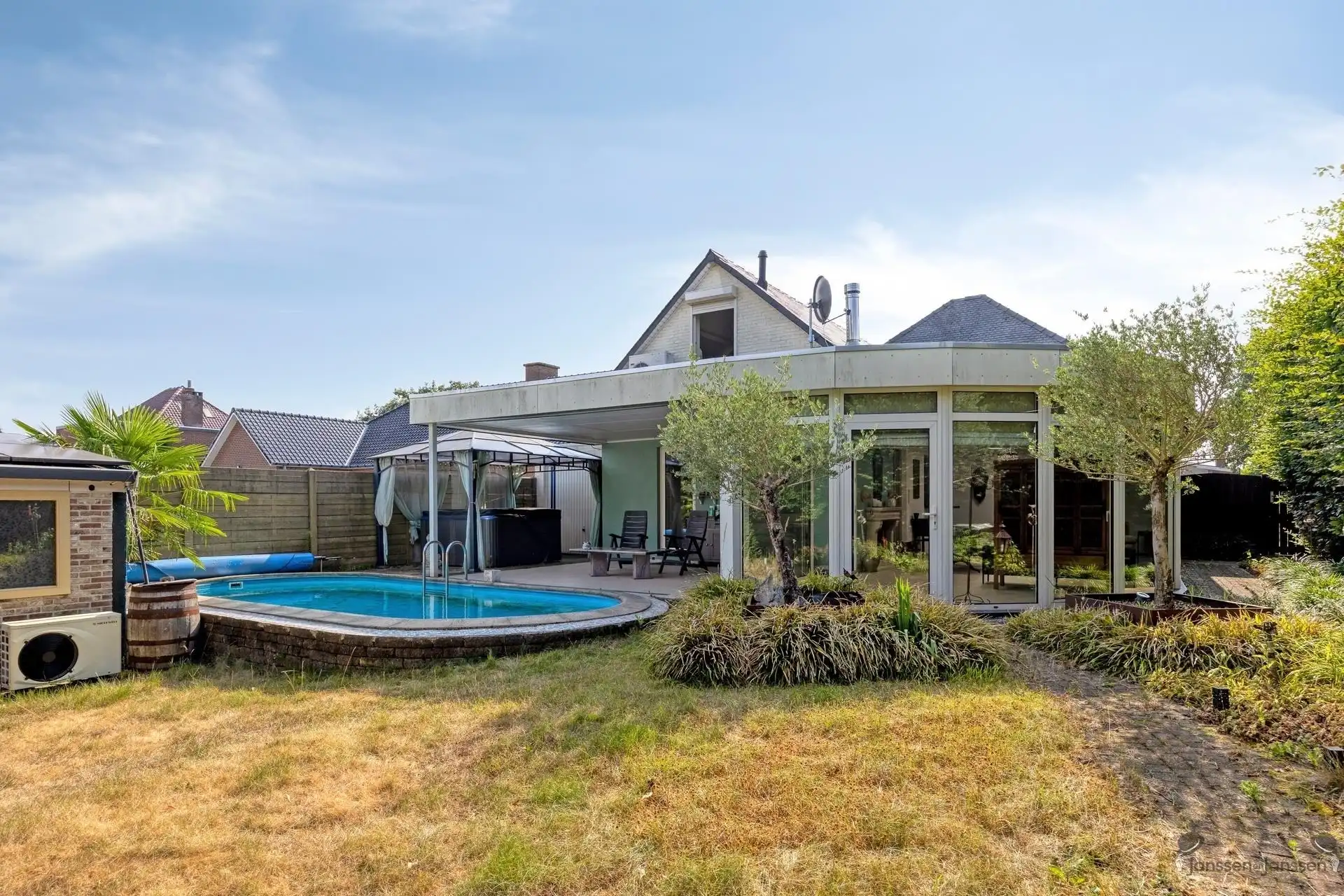 Sfeervolle villa met 5 slaapkamers, zwembad, veranda en uniek verhuurpotentieel  foto 38