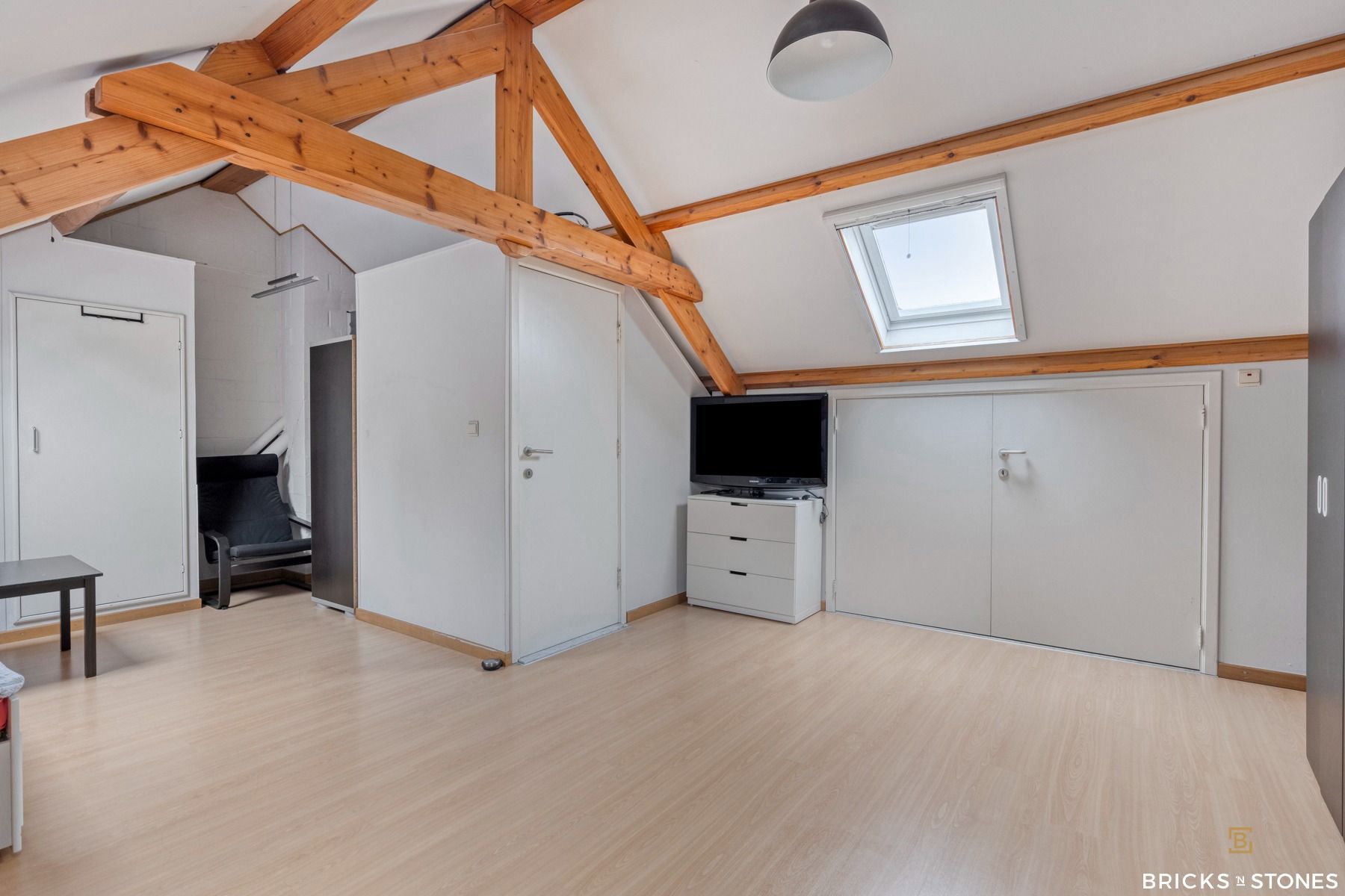 Instapklare woning met 4 slaapkamers, garage en tuin foto 18