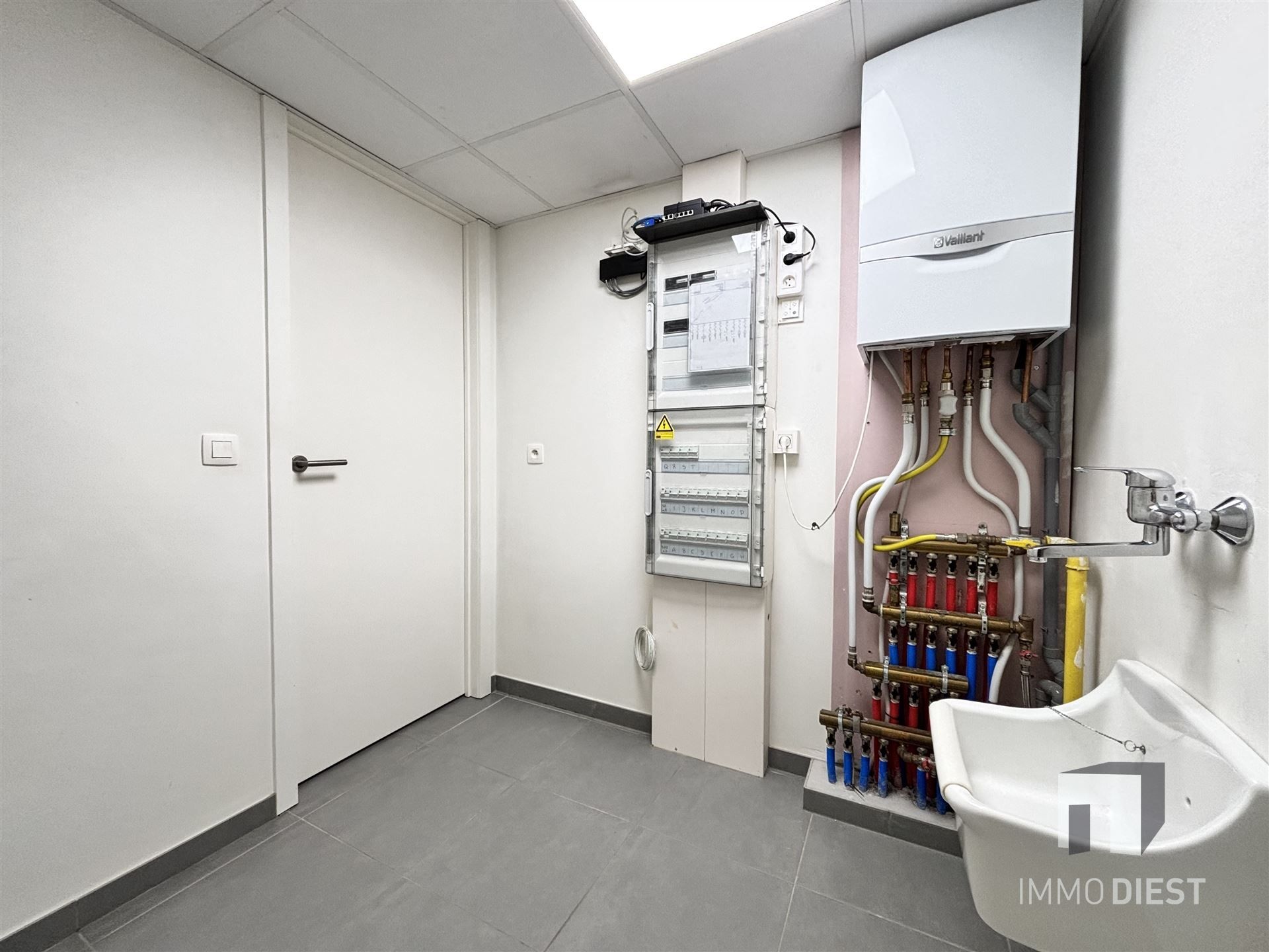 Ruim appartement op de tweede verdieping in het centrum van Tessenderlo foto 16