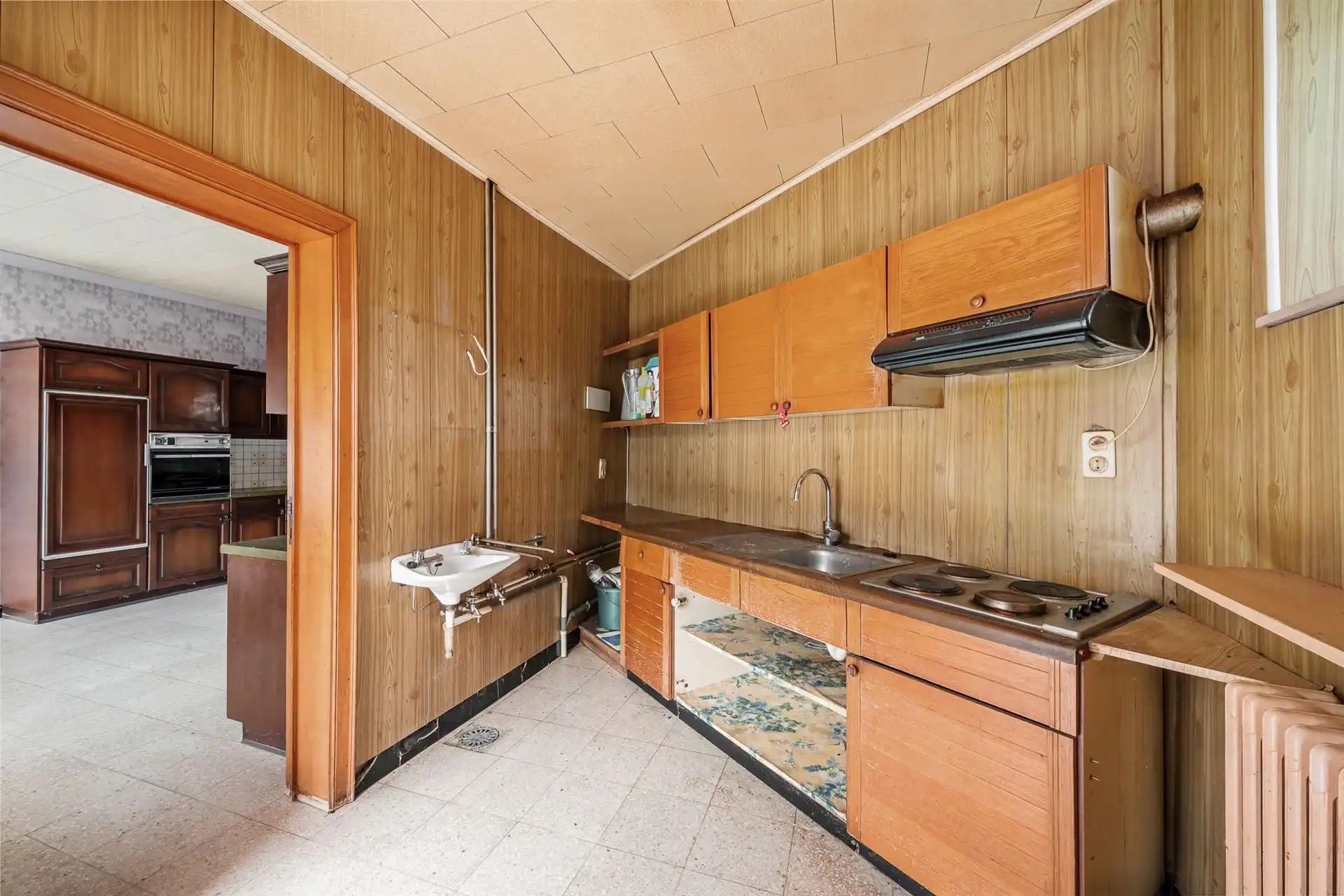 Ruime te renoveren woning met 4slk & tuin op de Valkenberg foto 12
