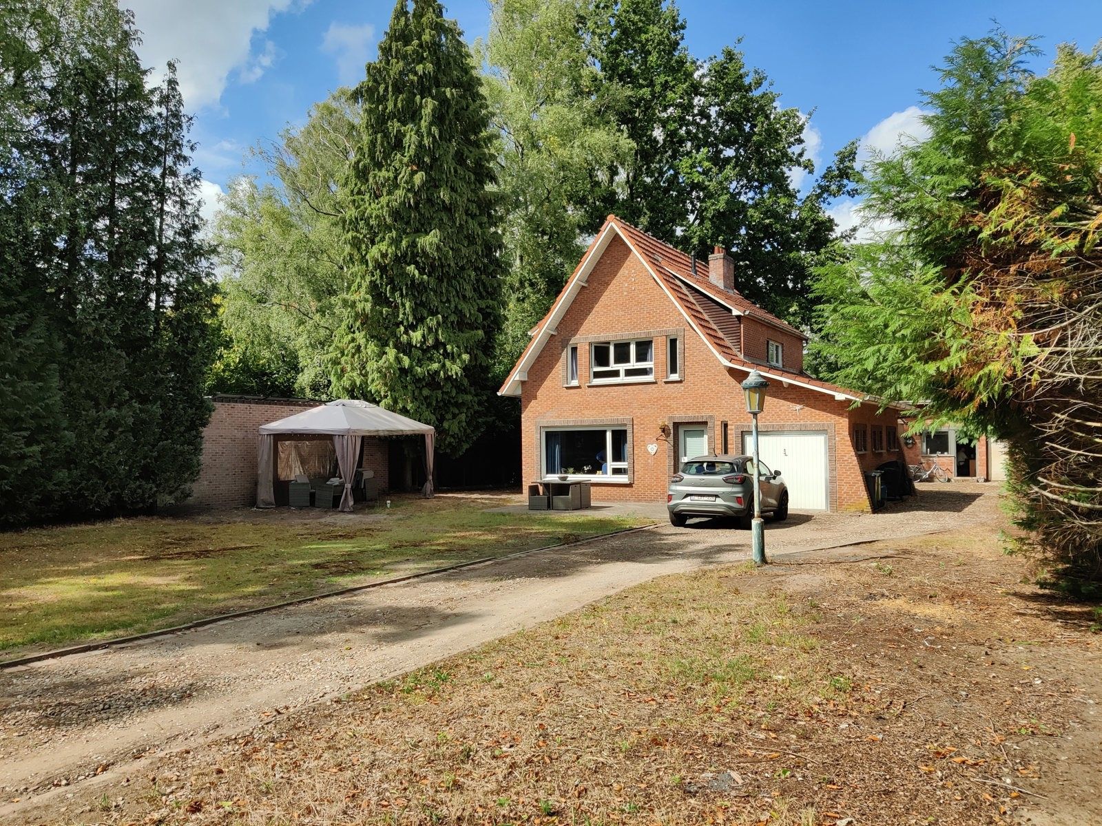 Charmante woning met magazijn  foto 2