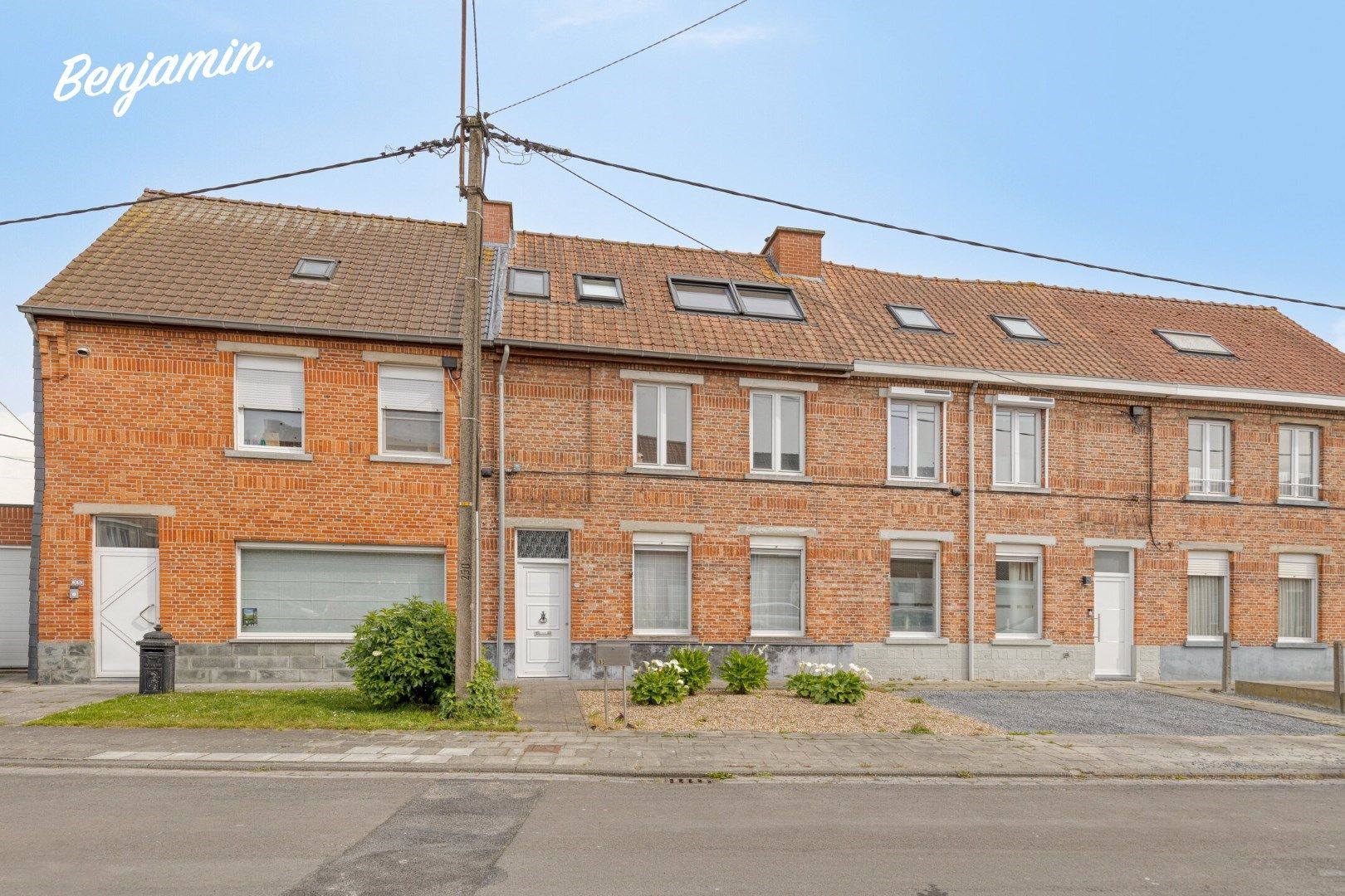 Kwalitatief gerenoveerde rijwoning met tuin, terras en 3 slaapkamers in Menen - gerenoveerd in 2013, EPC label C en 2 badkamers. foto 16
