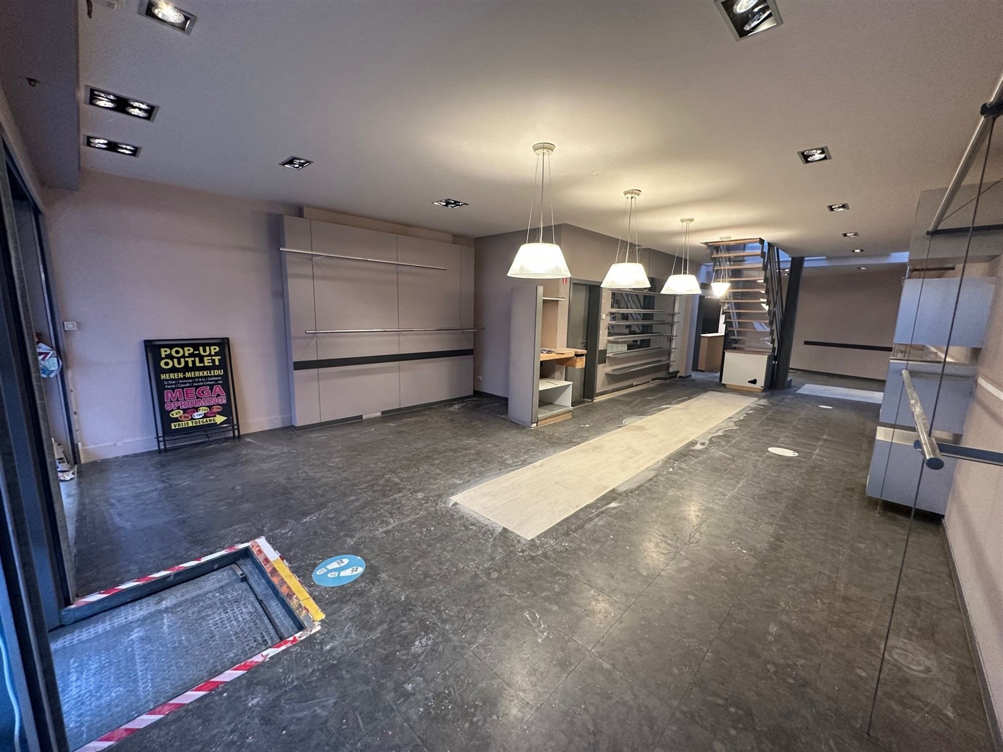 Handelsgelijkvloers 110m² in het hart van Mechelen. foto 2