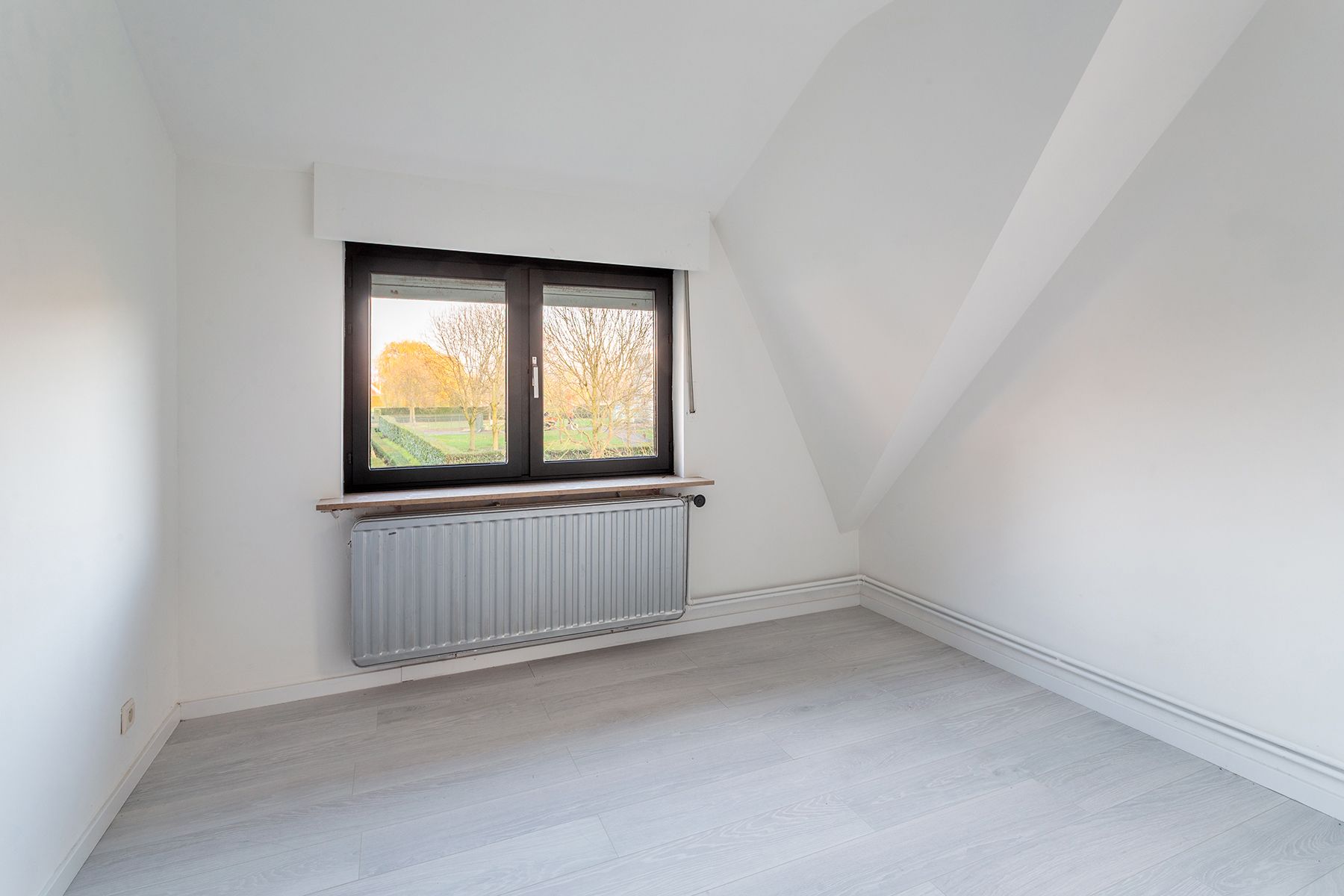 Edegem - Villa met 4 slpkamers + garage + ruim magazijn 500² foto 18