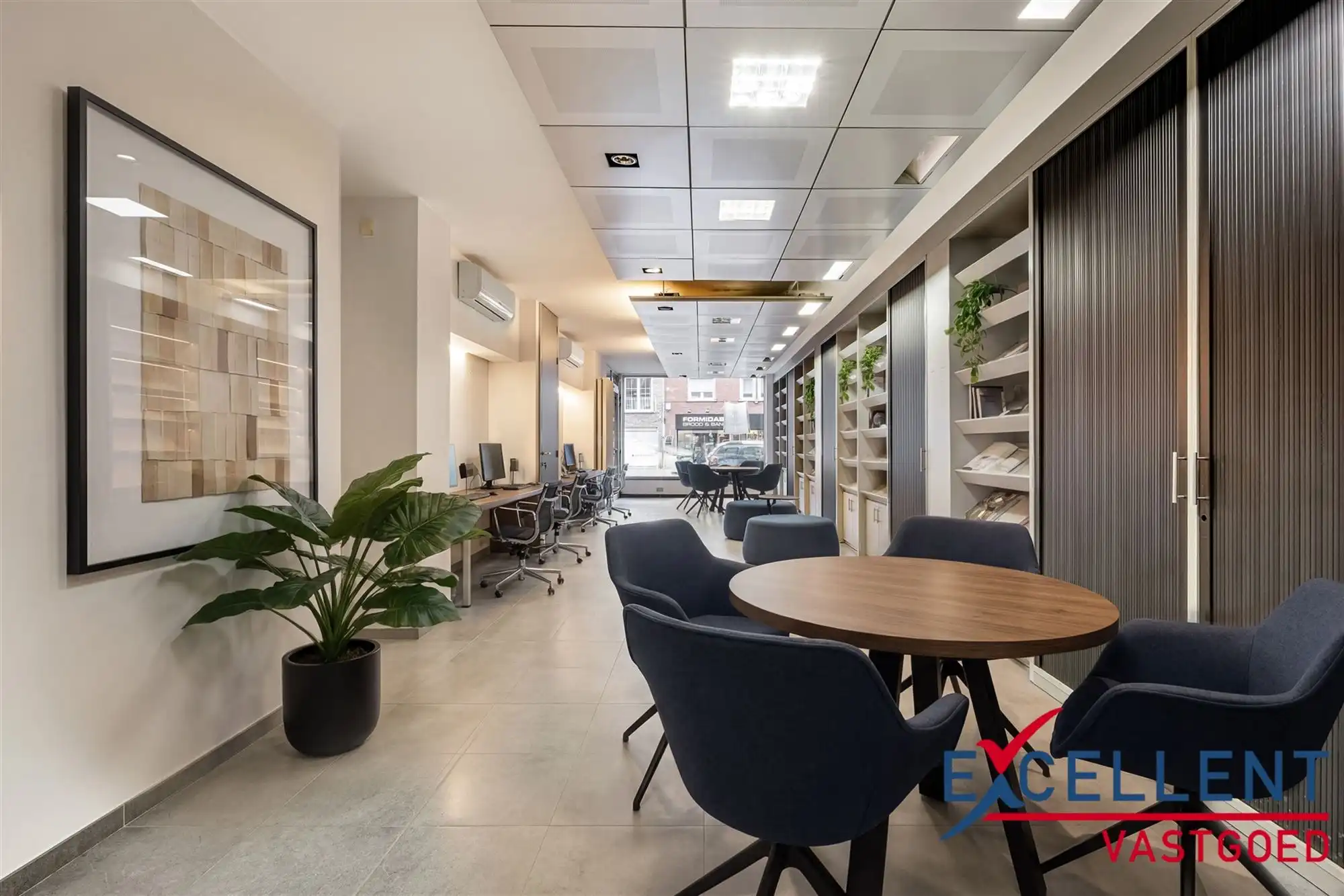 Centraal gelegen kantoorruimte te huur te Deinze foto {{pictureIndex}}