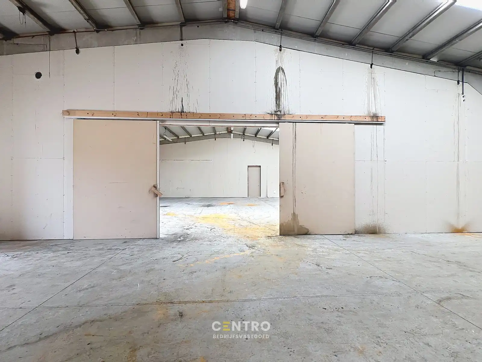 Baanwinkel voor bedrijf (productie, opslag, techniek, recreatie) met bijkomende verkoop naast Lecot, Basic-Fit, Hopsiepops, Eldi, Van Haaren,... vlak bij de RING aan de Poort tot Poperinge ! foto 8