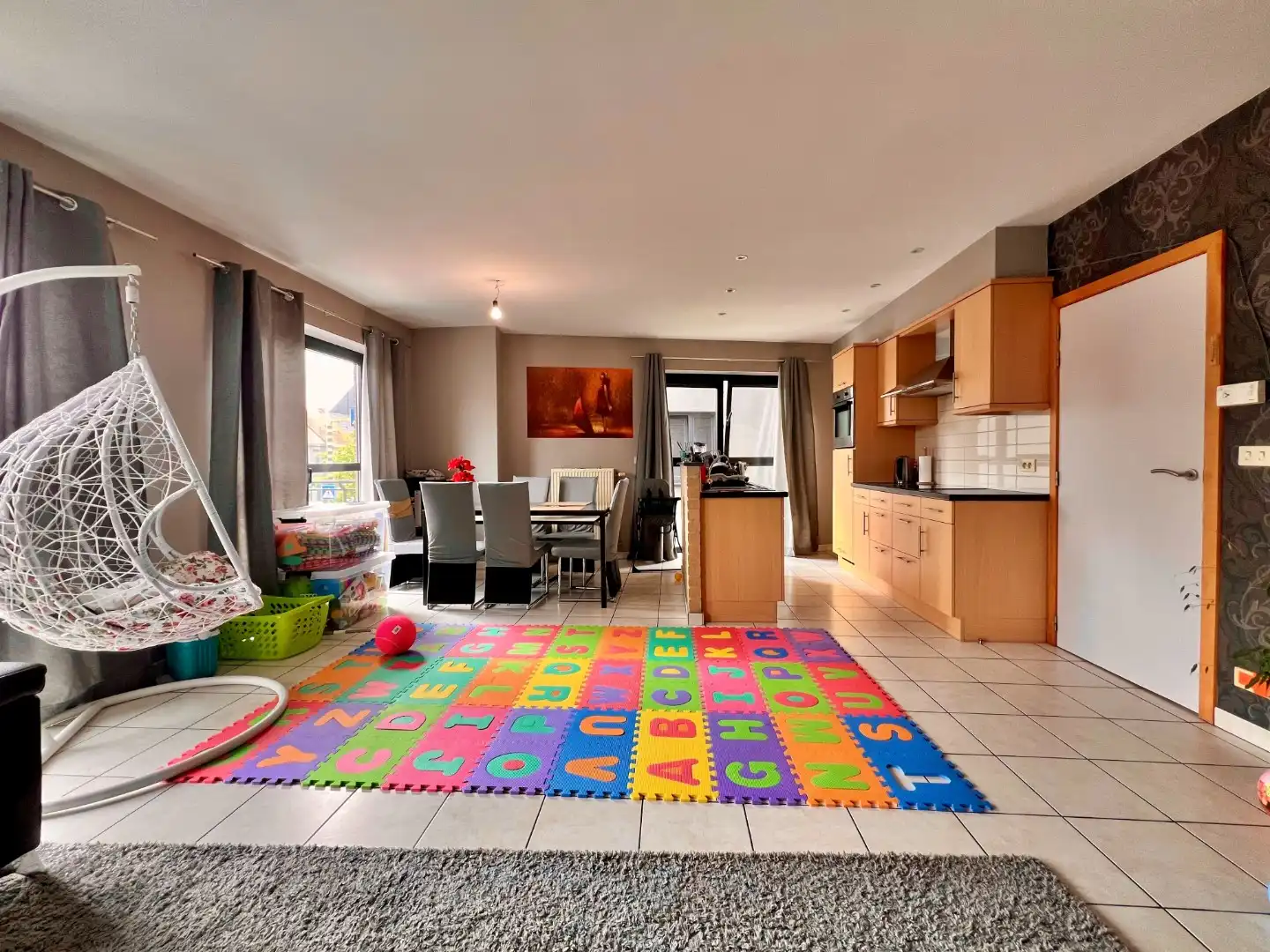 Lichtrijk appartement met garage in centrum Eeklo foto 2