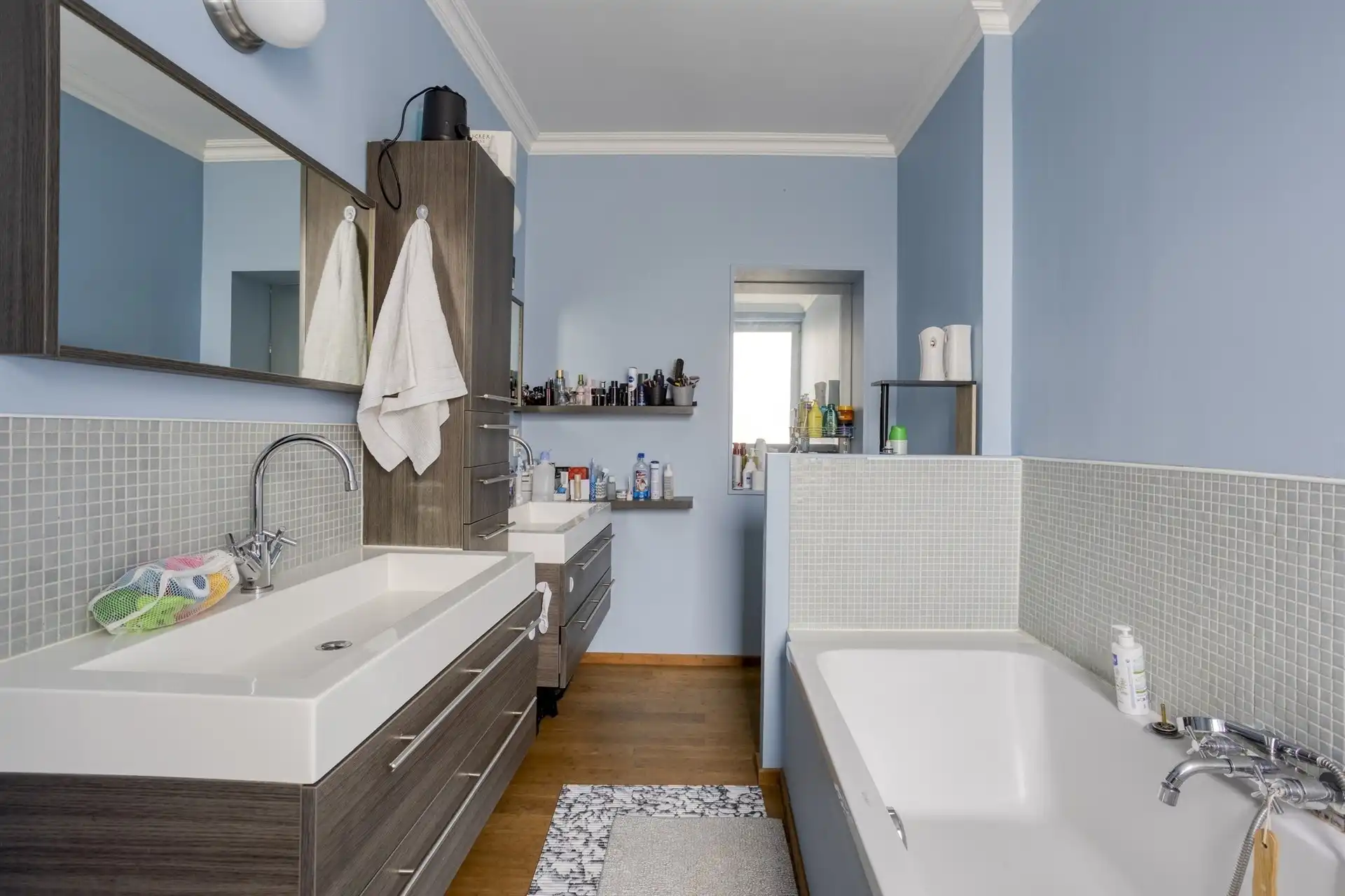 Woning met overvloed aan ruimte en potentieel foto 21