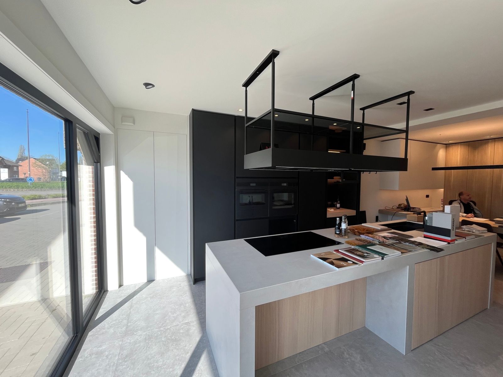 Winkel/showroom met topzichtbaarheid in Hasselt foto 5