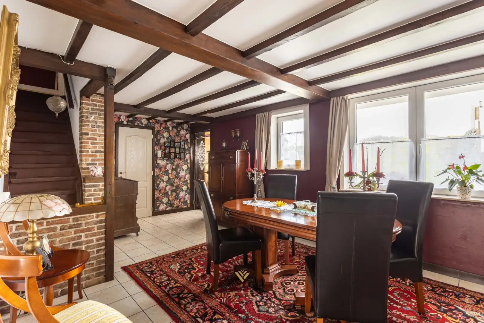 Ruime alleenstaande woning met garage in heuvelachtige omgeving foto 15