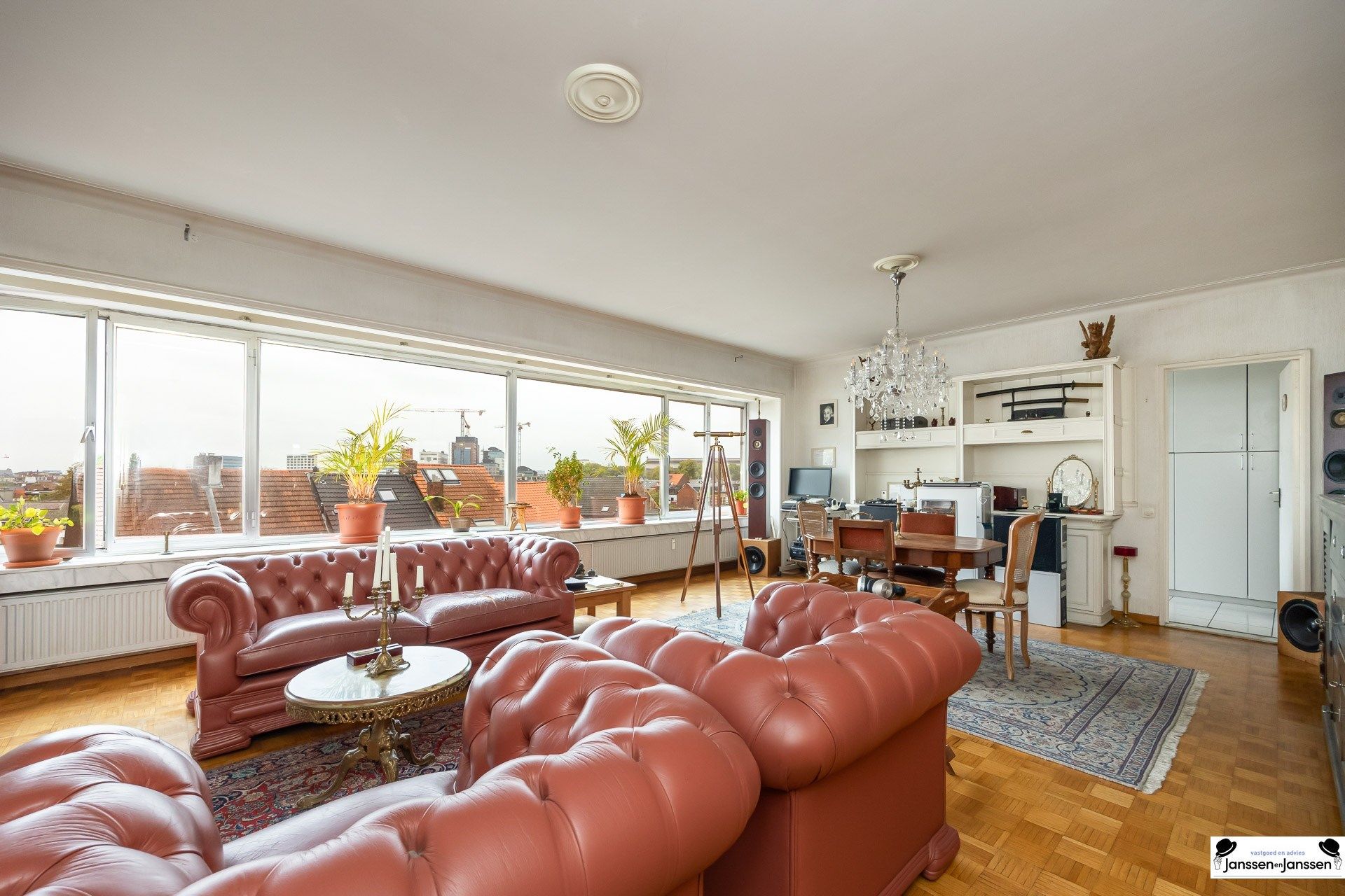 Ruim en lichtrijk appartement van 126 m² met terras in het hart van Borgerhout foto 4