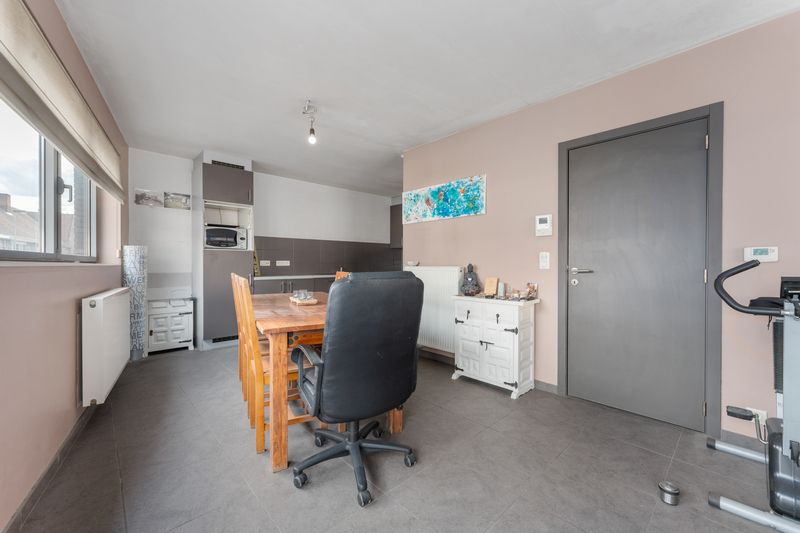 Stijlvolle en energiezuinige woning met garage in het bruisende centrum van Roeselare foto 3