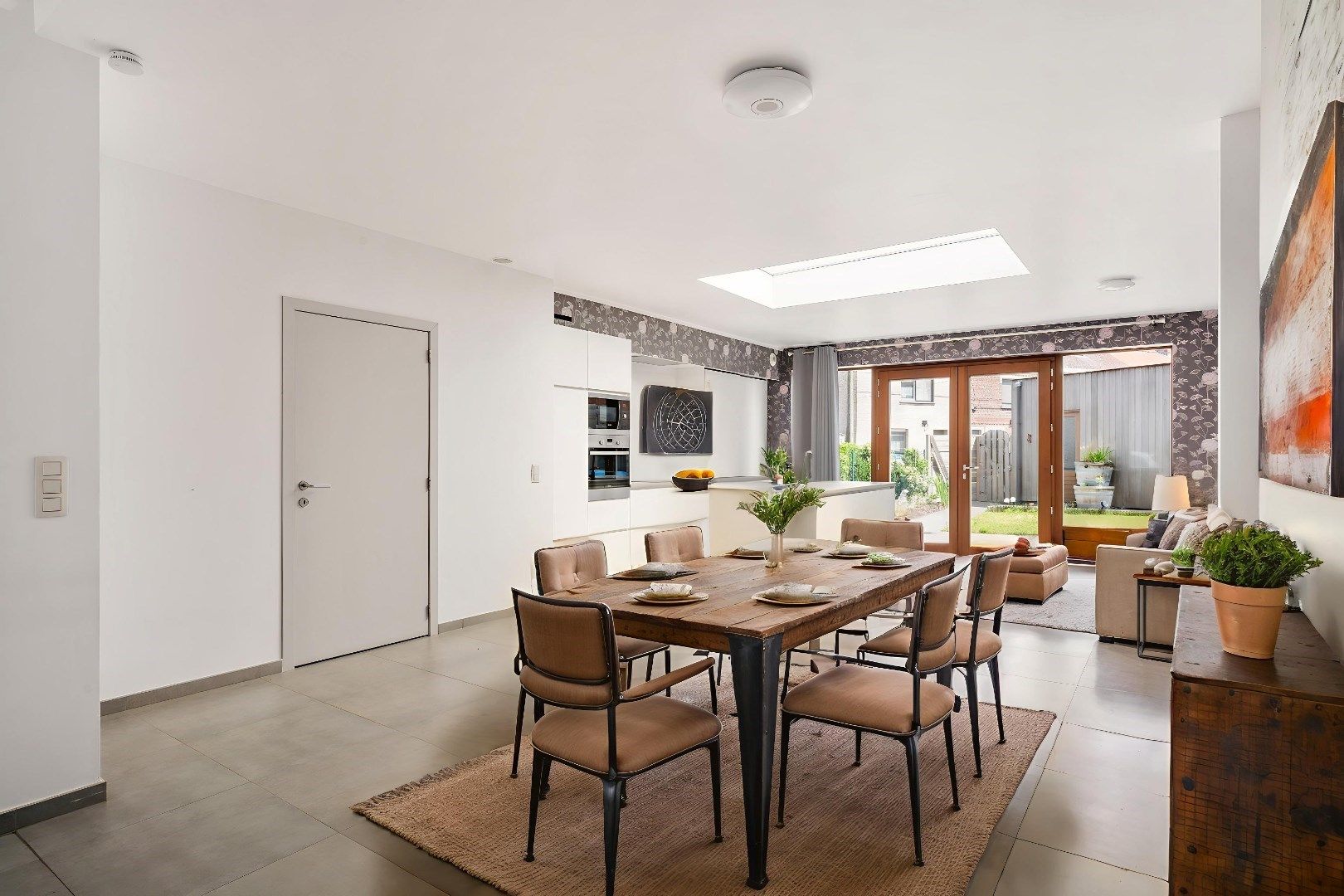 Kwalitatief gerenoveerde rijwoning met tuin, 3 slaapkamers en 2 badkamers op toplocatie in Menen foto 5
