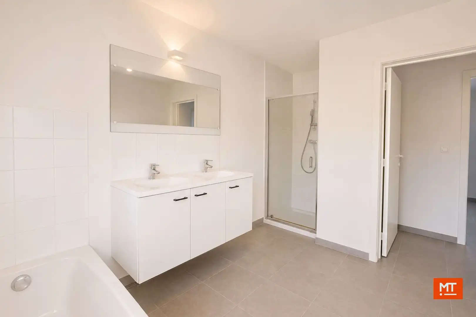 Woning te huur met 3 slaapkamers, tuin en garage te Heule foto 9