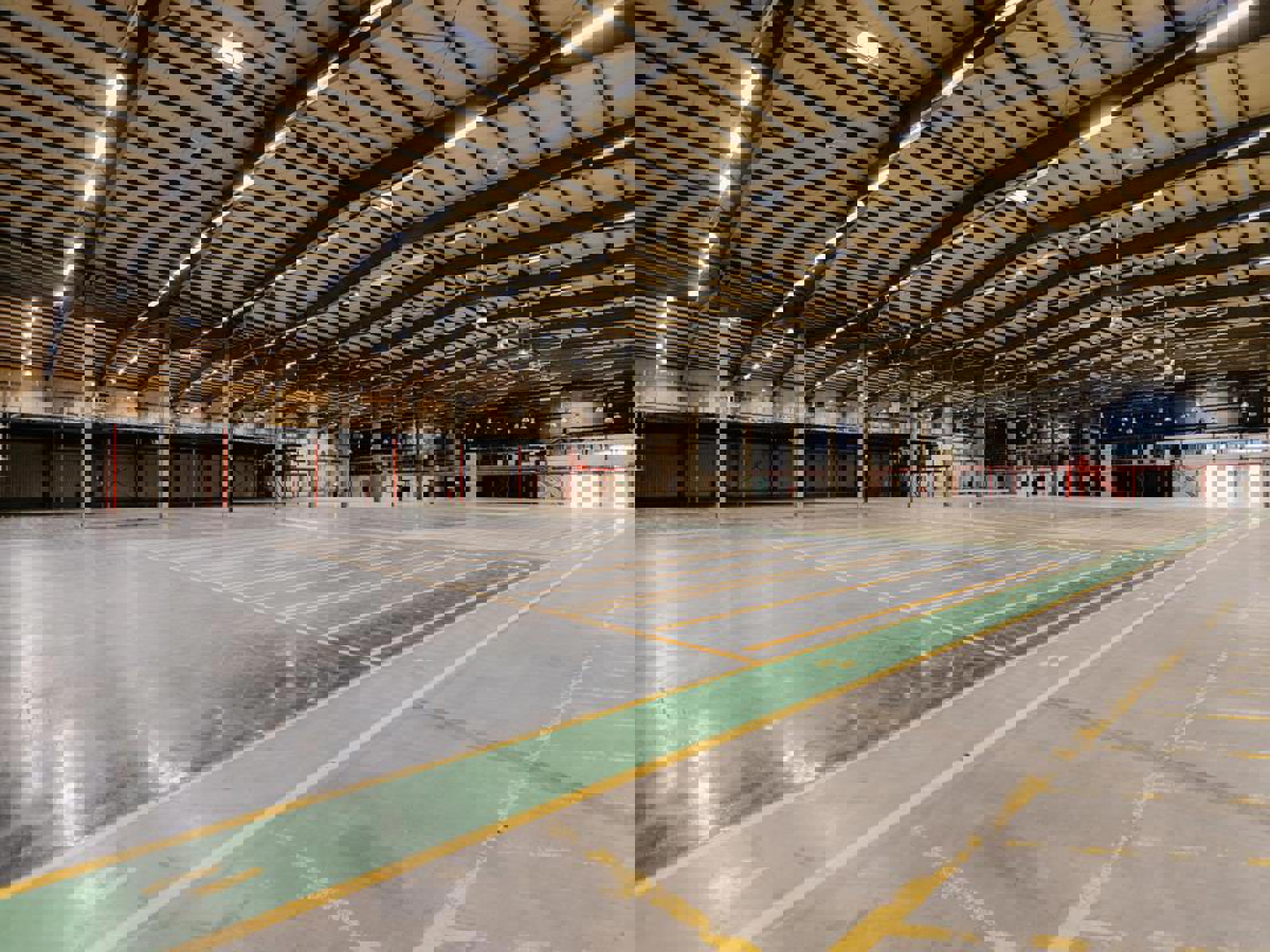 TE HUUR Logistiek bedrijfsgebouw foto 5